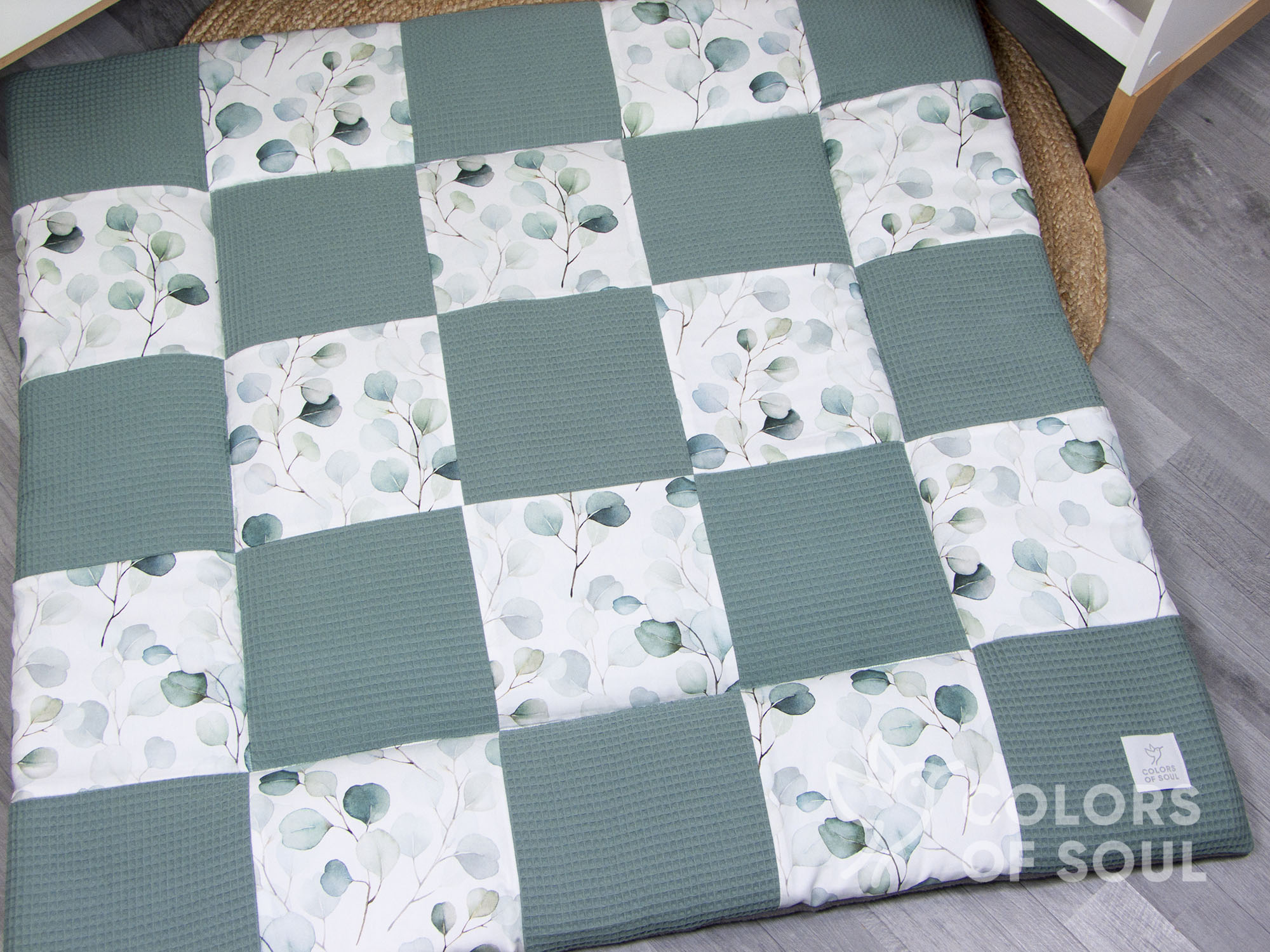 Patchwork Krabbeldecke Silberdollar-Eukalyptus Aquarell / Waffelpique altgrün