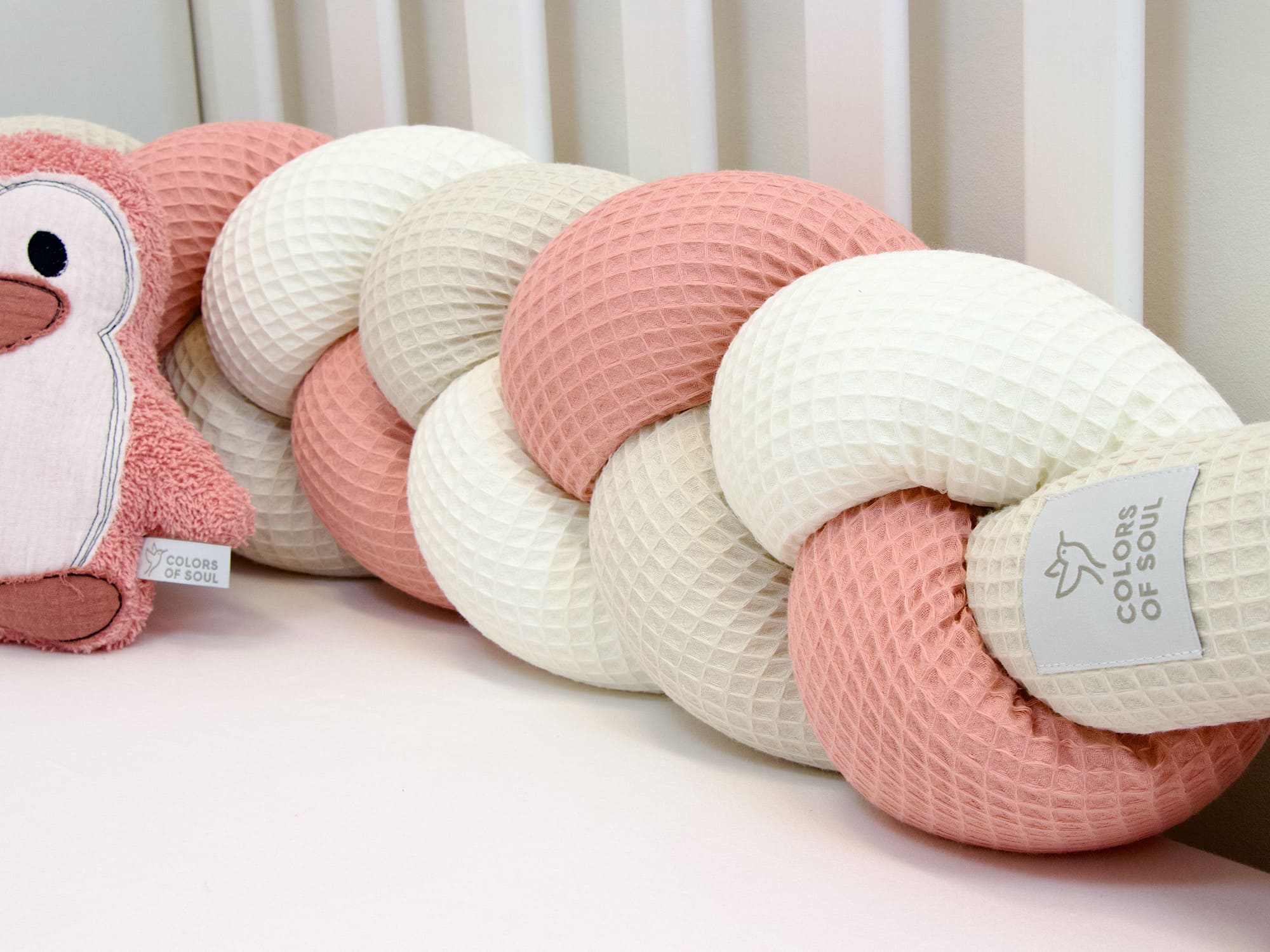 Geflochtene Bettschlange – Waffelpique creme, hellbeige, blush aus Handarbeit