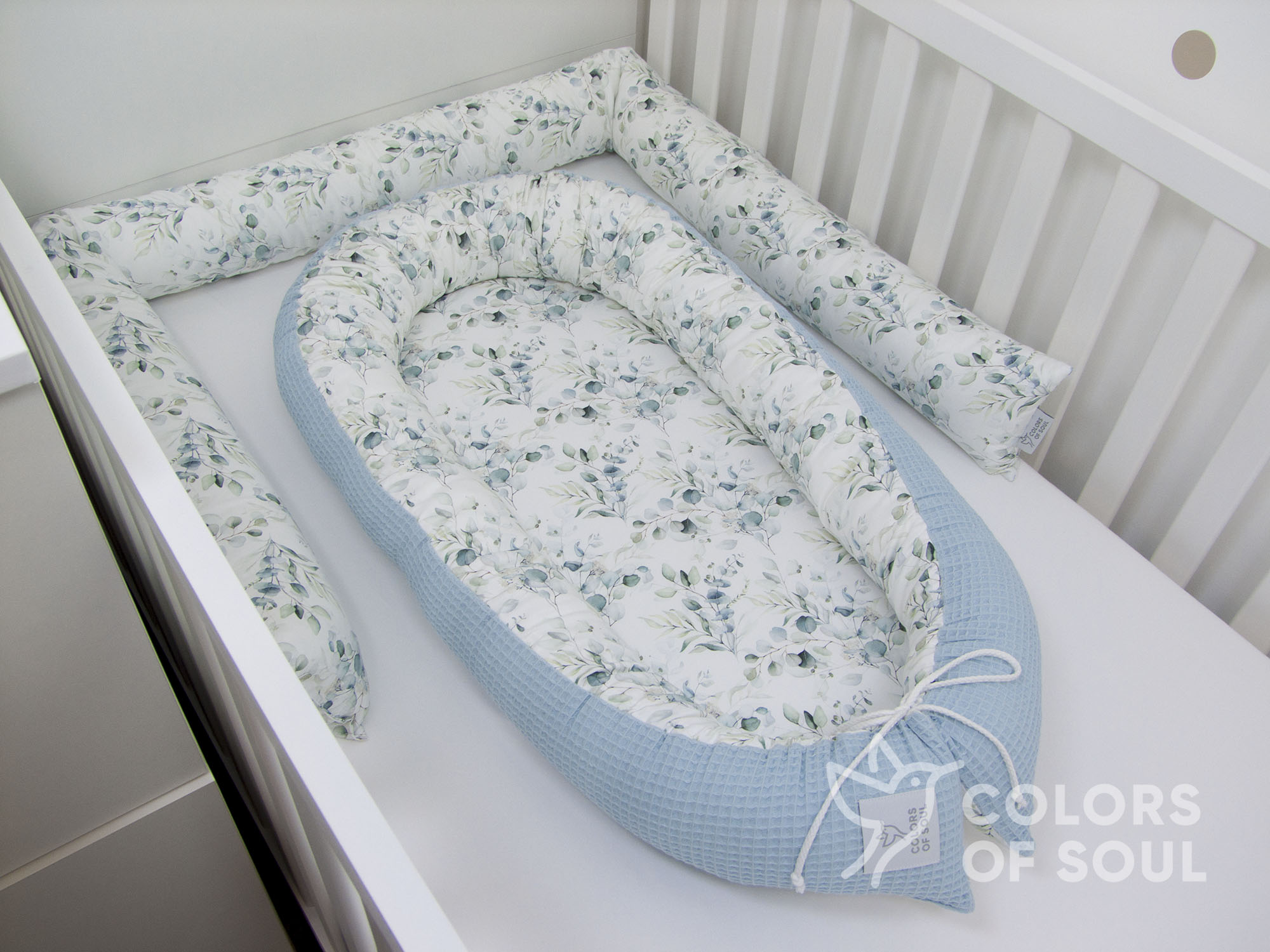 Babynest - Eukalyptus - Blätter und Zweige / Waffelpique hellblau