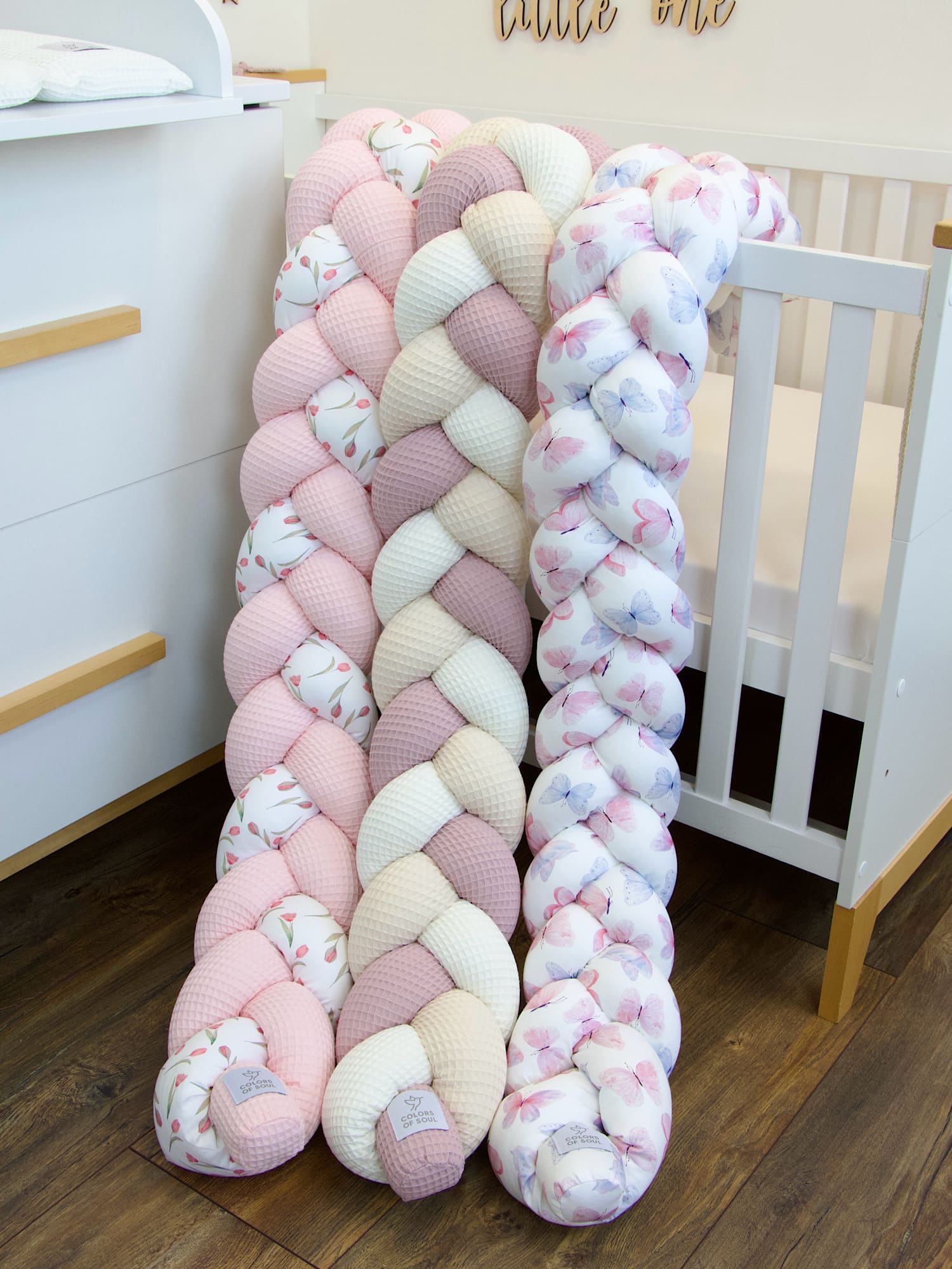 Bettschlangen-Kollektion in Rosa & Aquarellmustern – handgefertigt von Colors of Soul