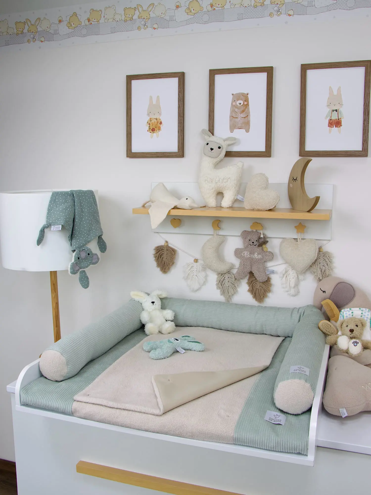Handgefertigtes Wickelset in Mint und Beige mit runder Bettschlange