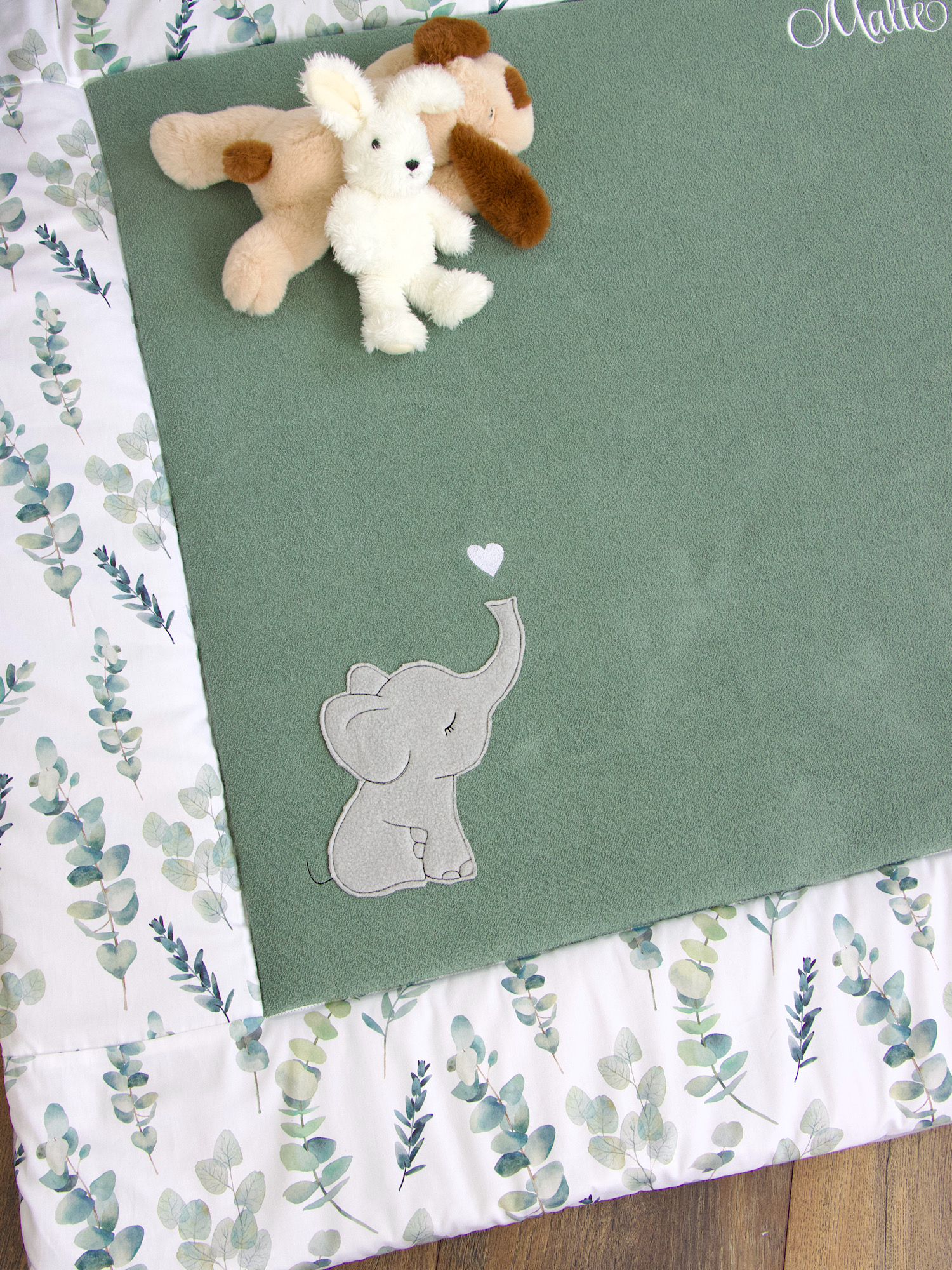 Krabbeldecke - Eukalyptuszweige Aquarell / Baumwollfleece altmint