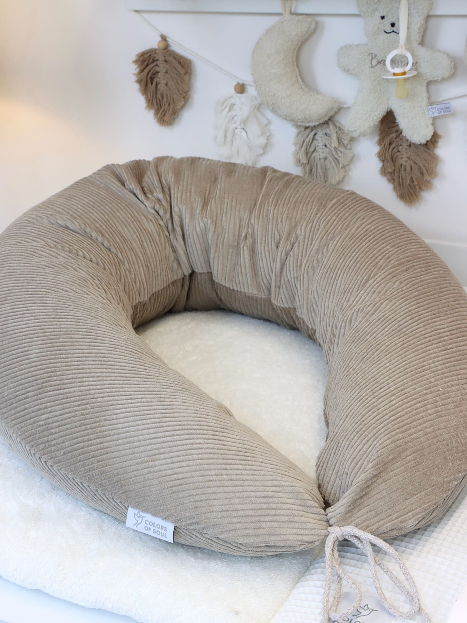Detailaufnahme Stillkissen Beige aus Cord – weiche Oberfläche des Stillkissenbezugs