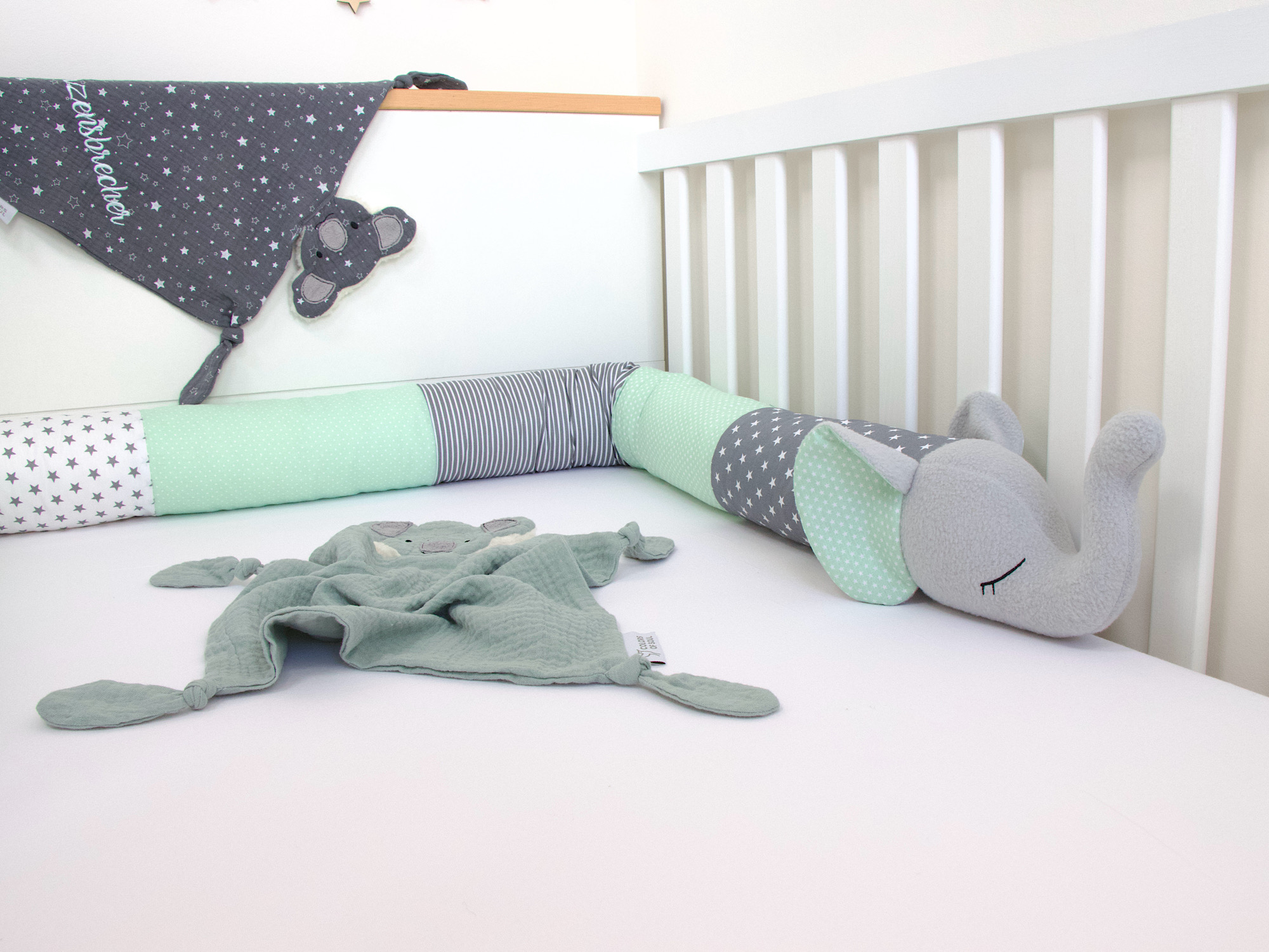 Bettschlange Elefant grau/weiß/mint
