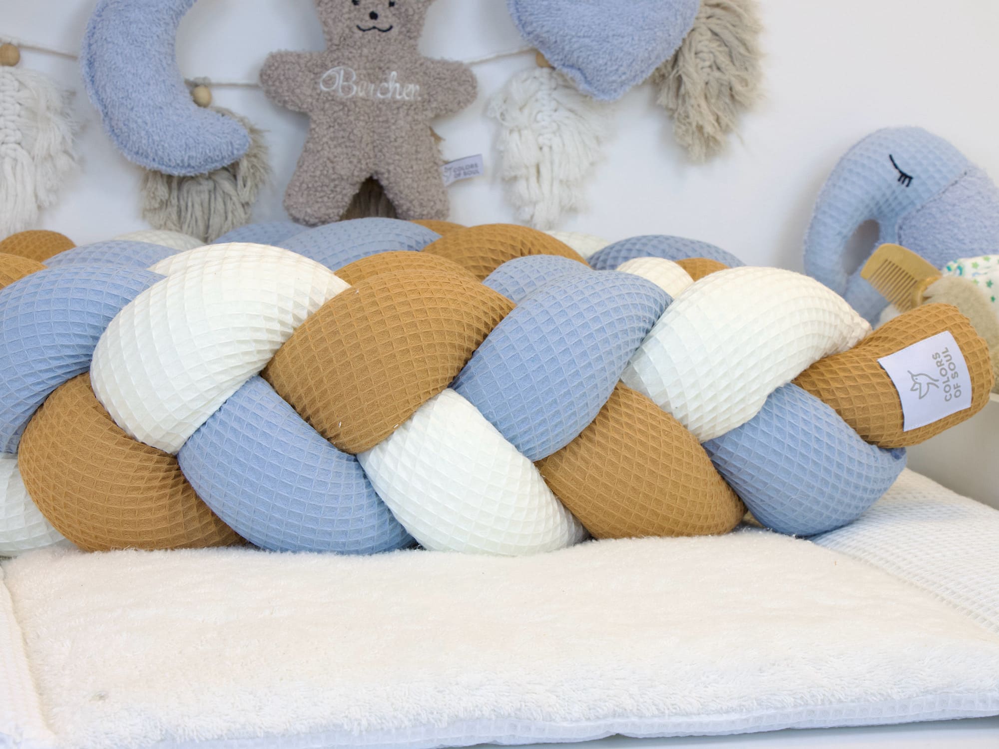 Bettschlange geflochten: Waffelpique creme, karamell, hellblau