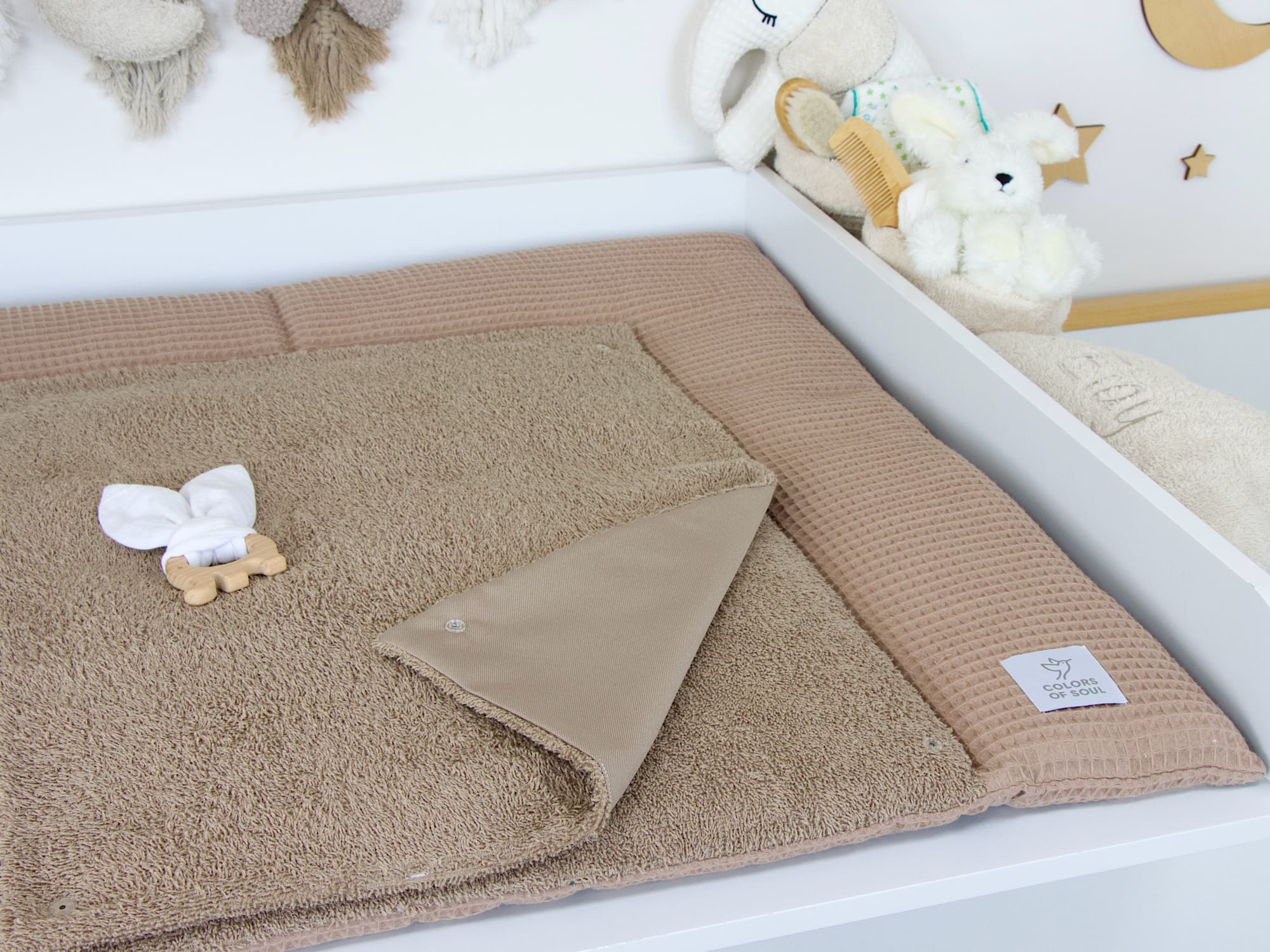 Baby Wickelauflage aus Waffelpique und Frottee in Braun für das Babyzimmer