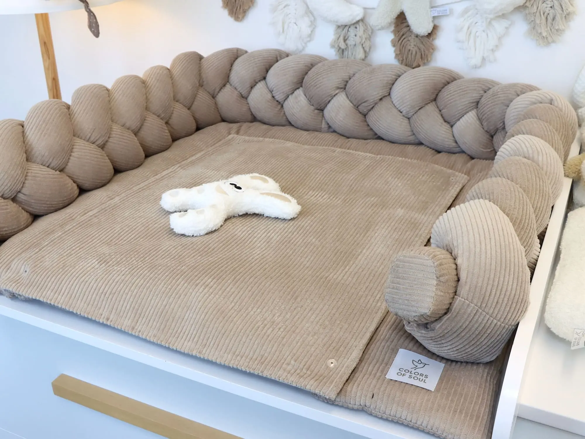 Handgefertigtes Sparset Wickelauflage mit Bettschlange Beige