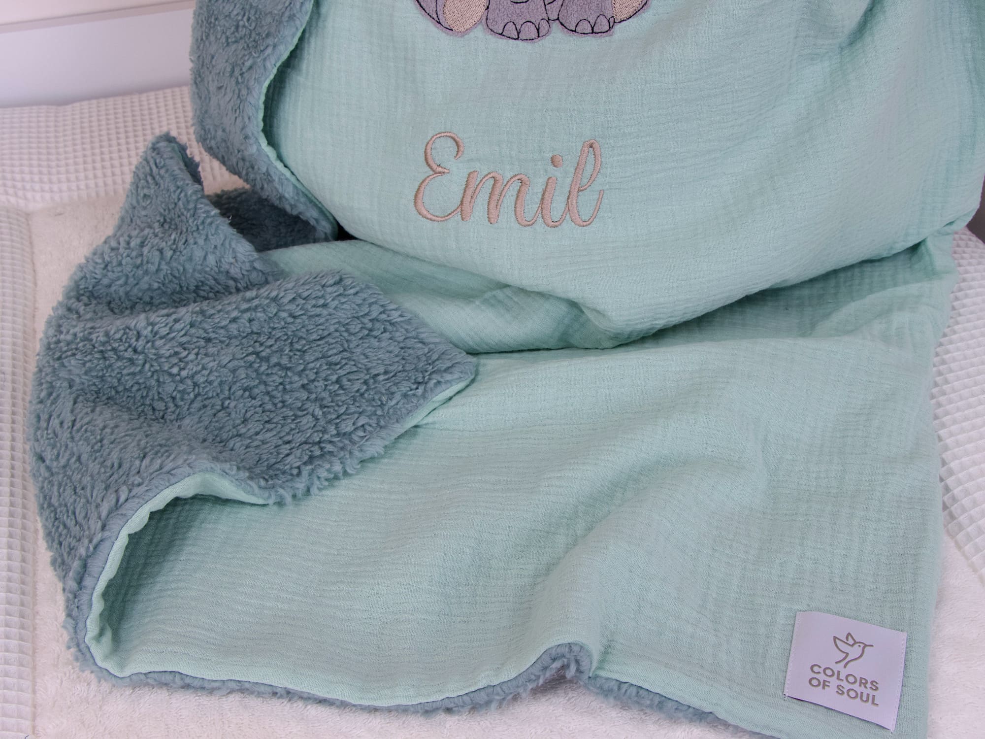Babydecke mit Namen personalisiert - individuelle Stickerei