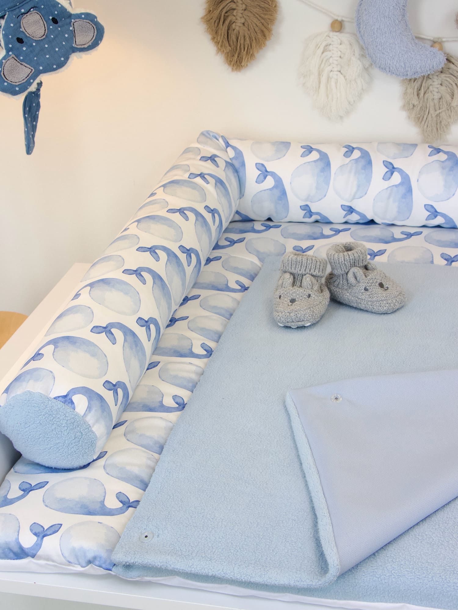 2-er SET - Wickelauflage, Bettschlange - blaue Wale Aquarell / Baumwollfleece blau