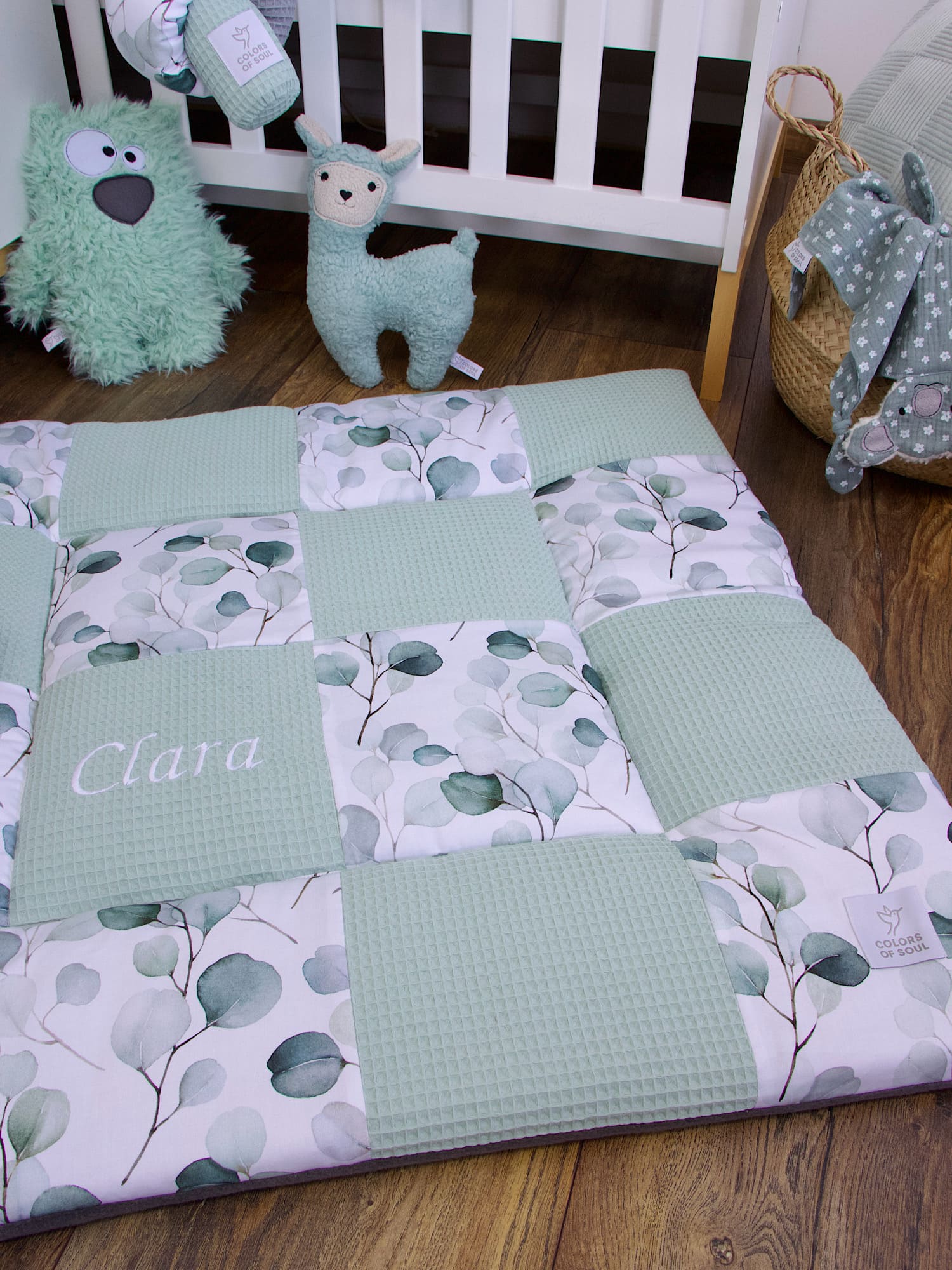 Krabbeldecke Patchwork personalisiert - Waffelpique hellmint / Silberdollar-Eukalyptus Aquarell