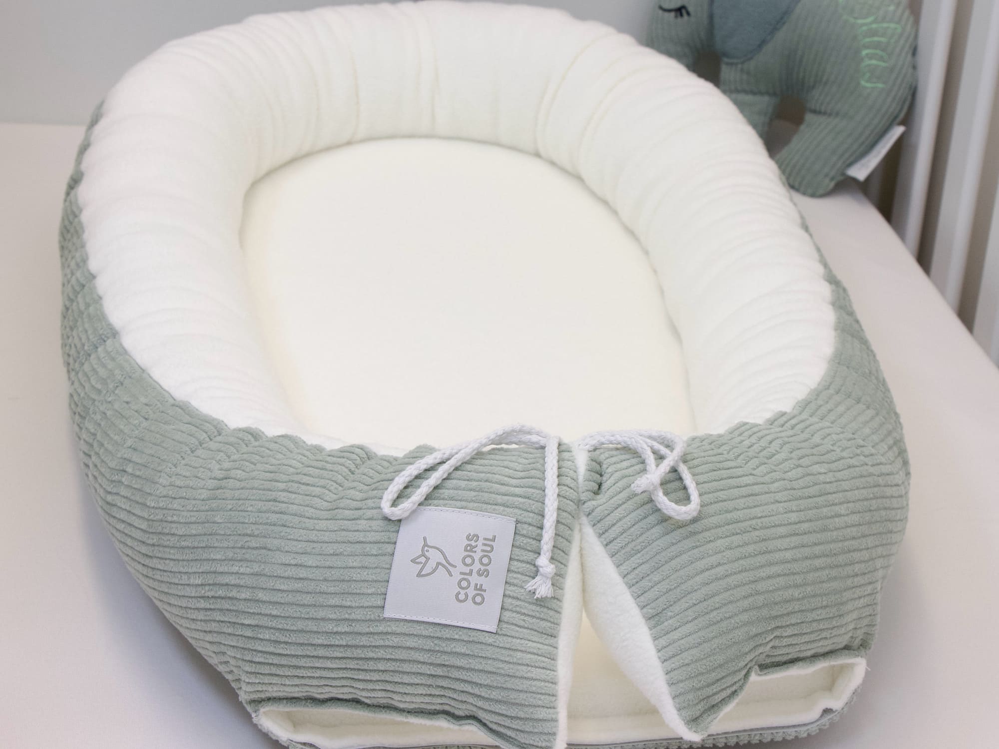 Cord Mint Babynest mit herausnehmbarer Matratze
