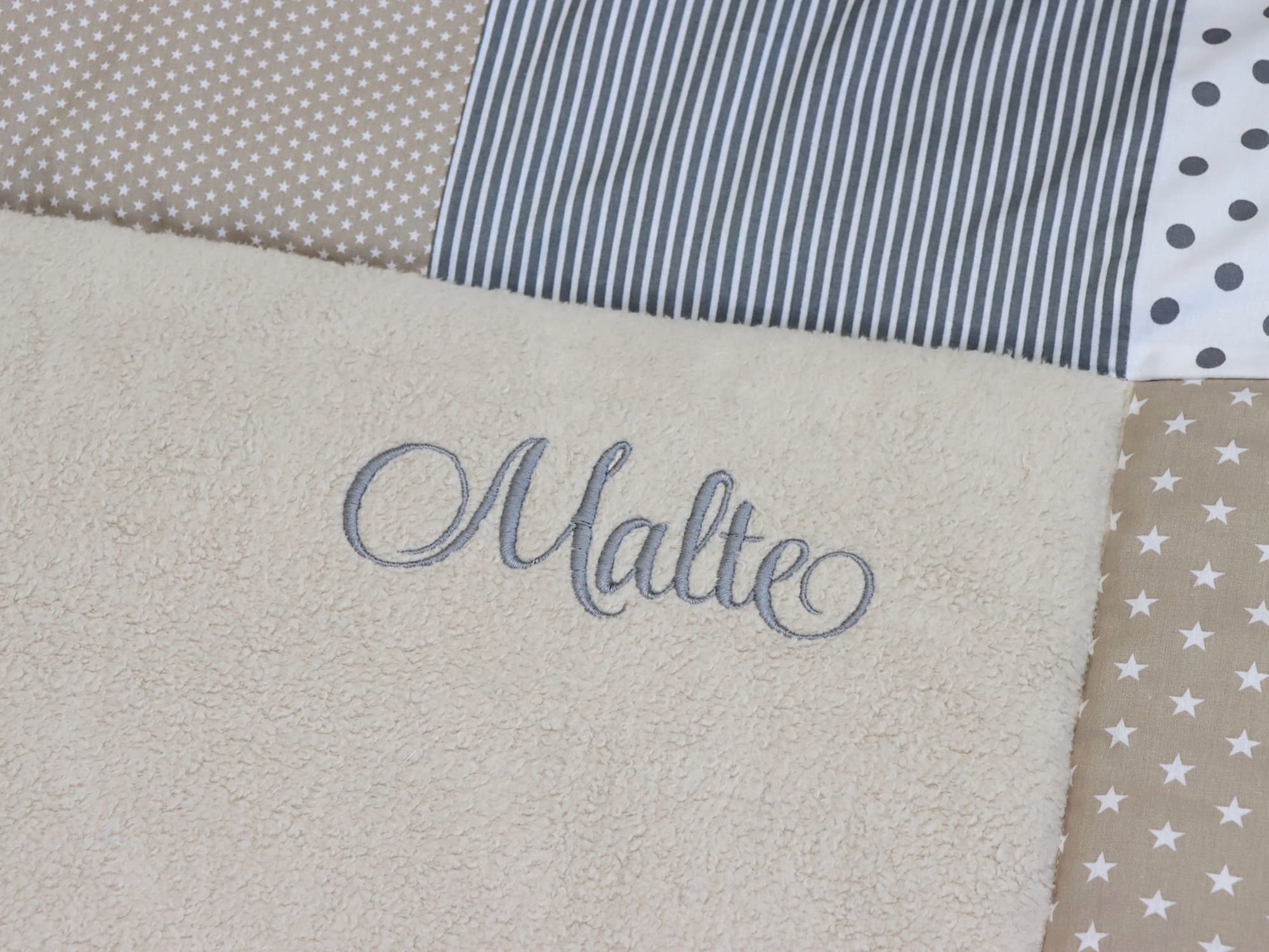 personalisierte babydecke mit namen beige