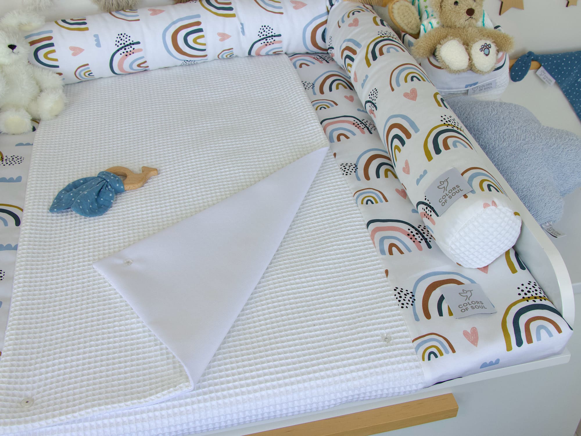 2-er SET - Wickelauflage mit Inlett, Bettschlange - Regenbogen und Herzen / Waffelpique weiß