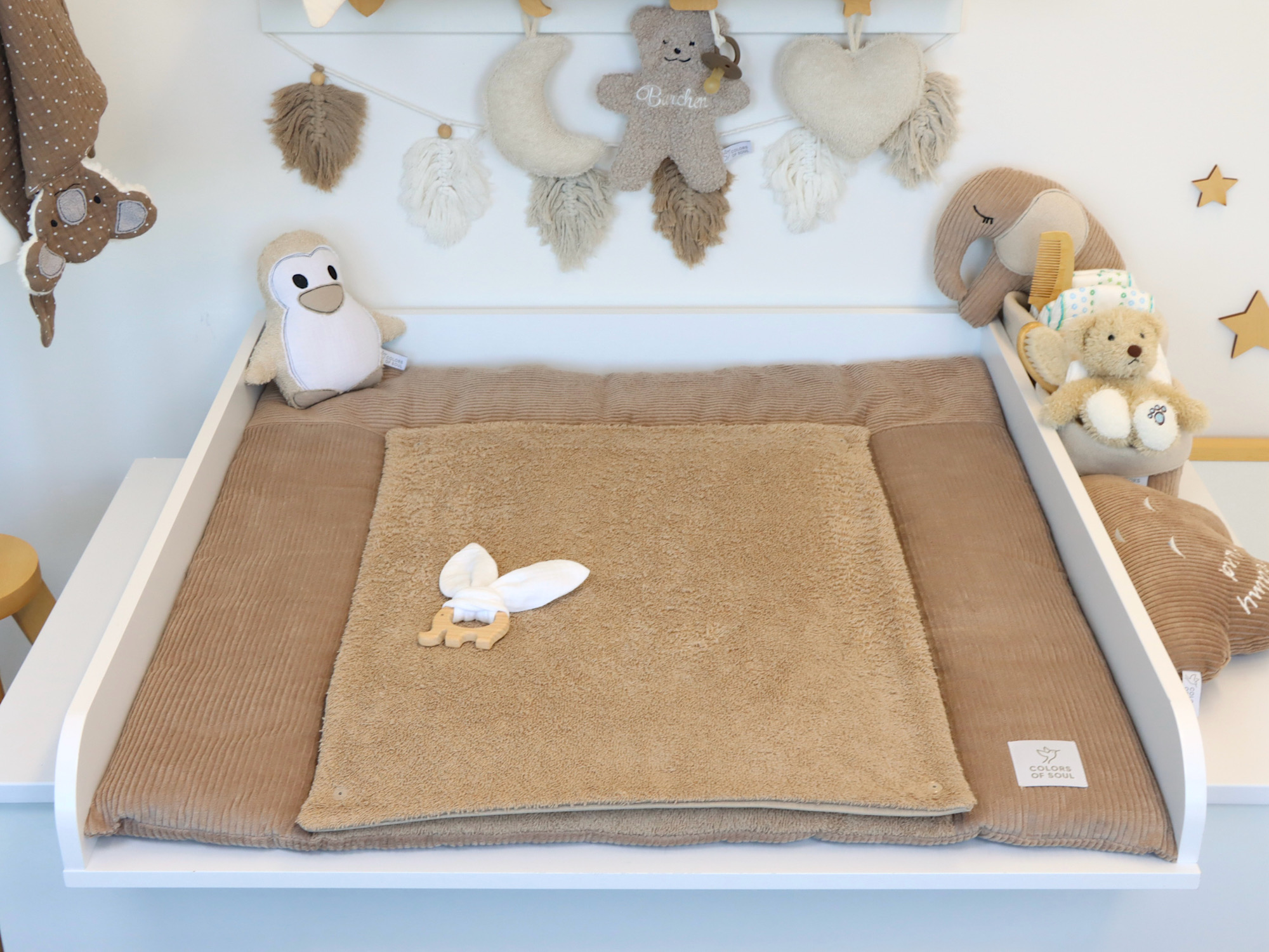 Wickelauflage für Babys in Dunkelbeige mit Cord Umrandung