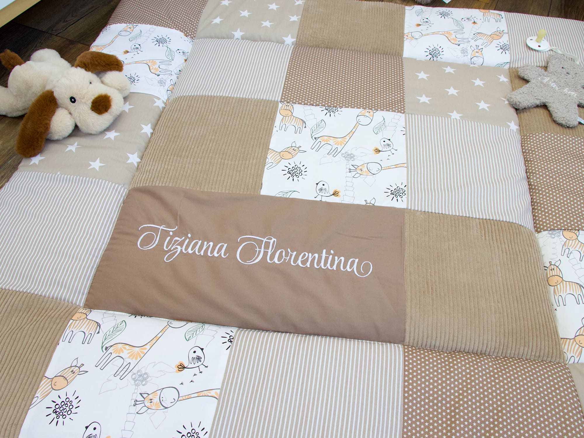 Patchwork Krabbeldecke - Giraffe und Zebra / Kord camel / sand, taupe
