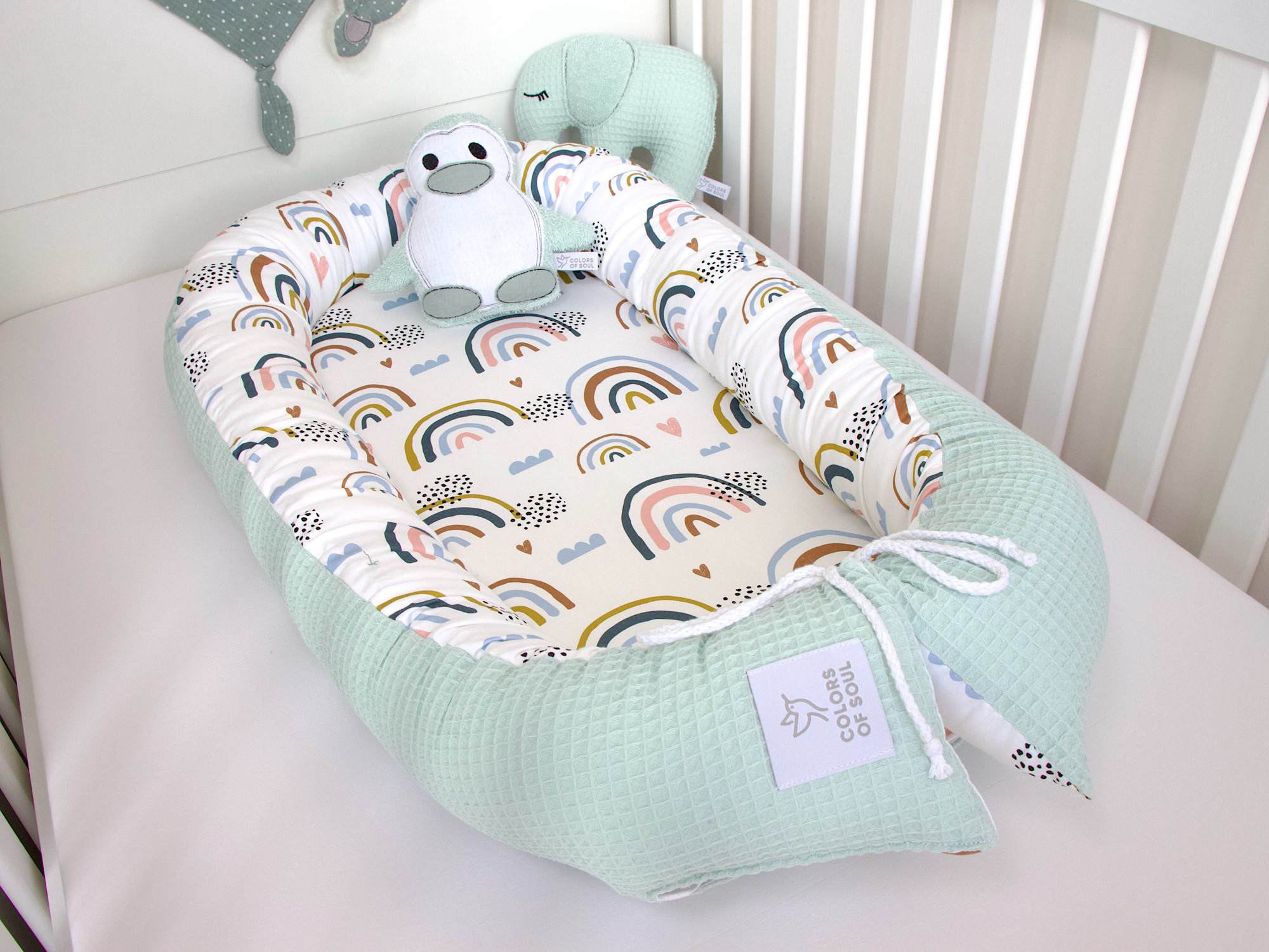 Babynest - Regenbogen und Herzen / Waffelpique pastellmint