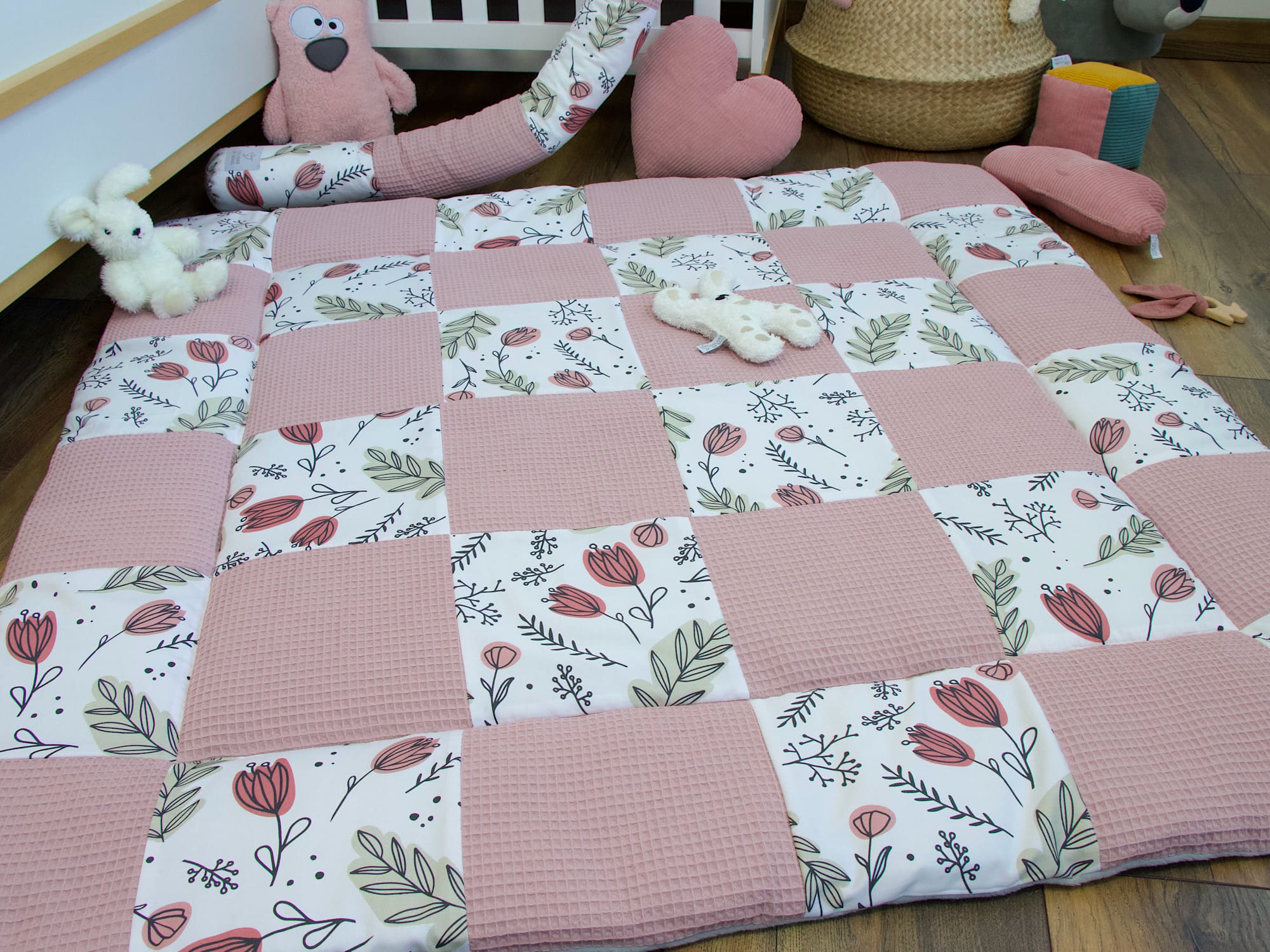 Patchwork Krabbeldecke abstrakt pastell Tulpen / Waffelpique altrosa