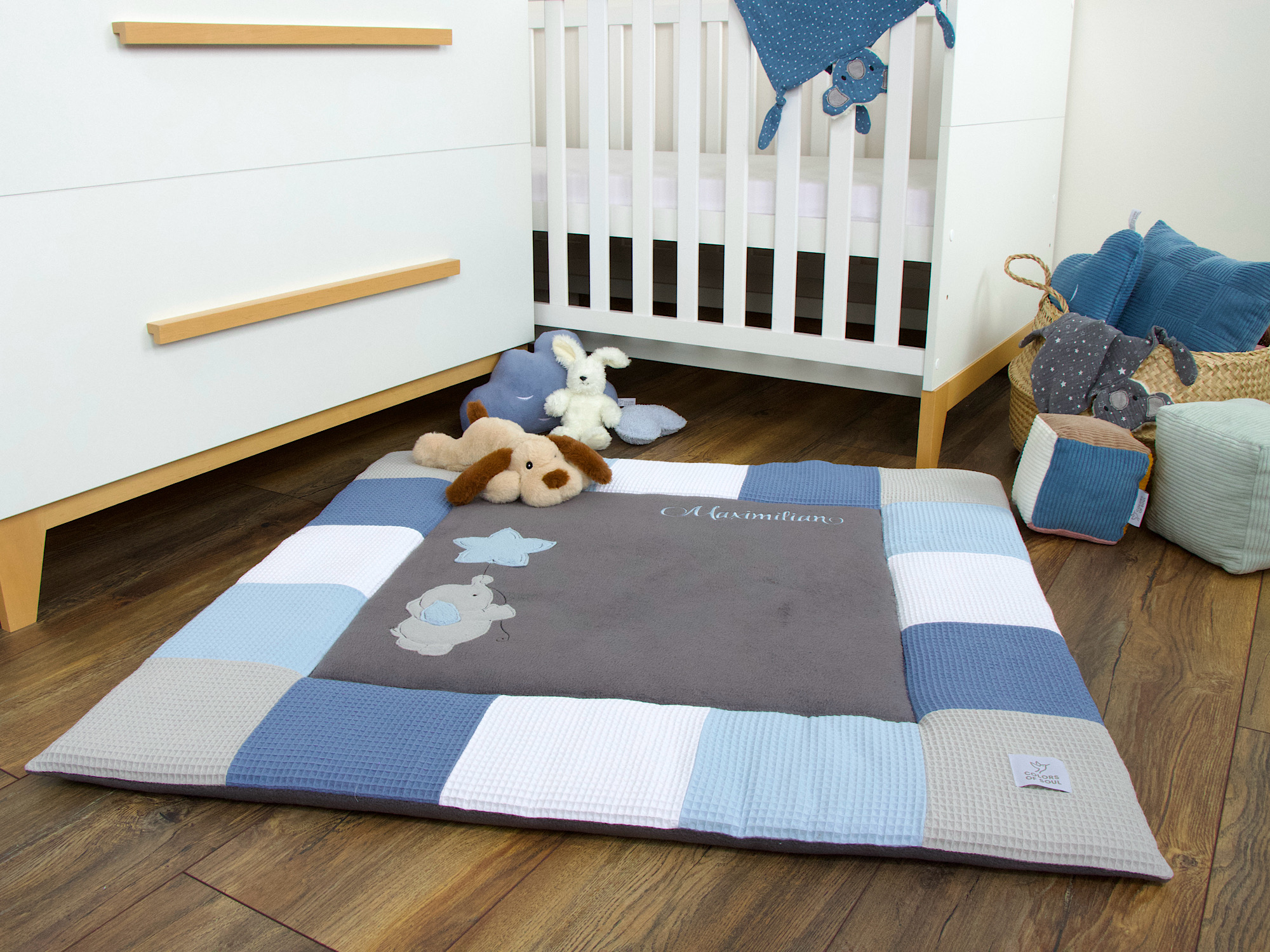 Große Patchwork Krabbeldecke für Babys in Grau, Blau, Hellblau, Weiß und Hellgrau