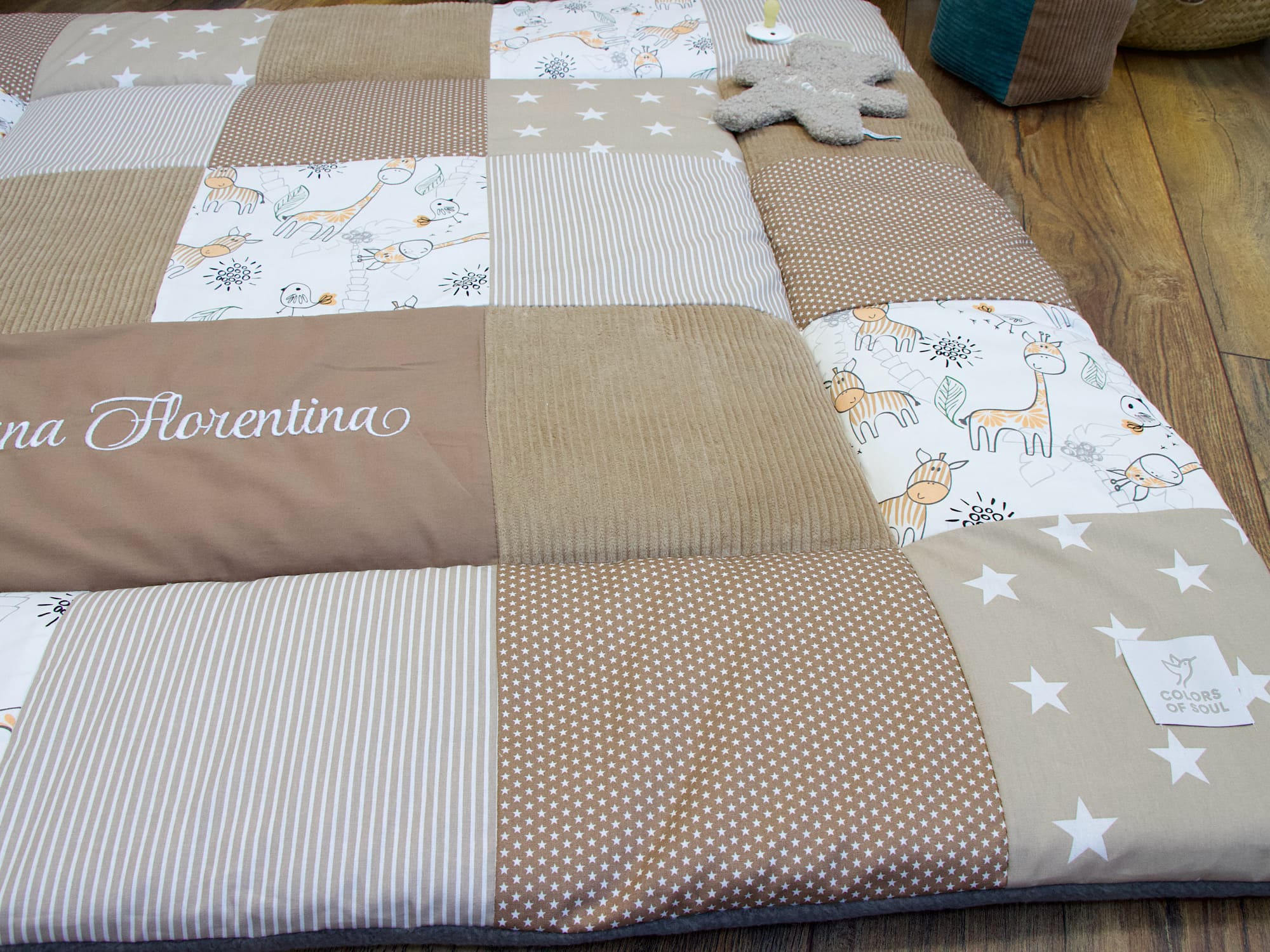 Patchwork Krabbeldecke - Giraffe und Zebra / Kord camel / sand, taupe
