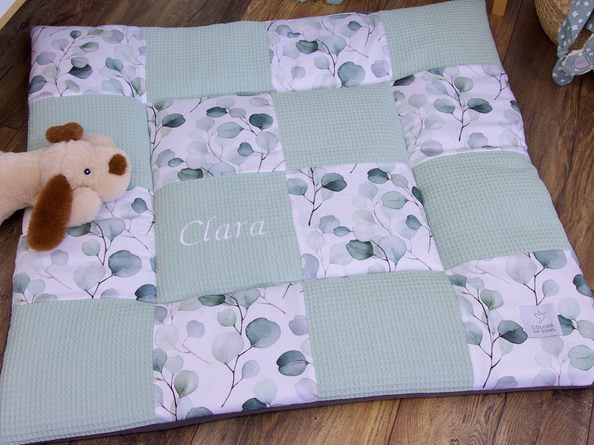 Krabbeldecke Patchwork personalisiert - Waffelpique hellmint / Silberdollar-Eukalyptus Aquarell