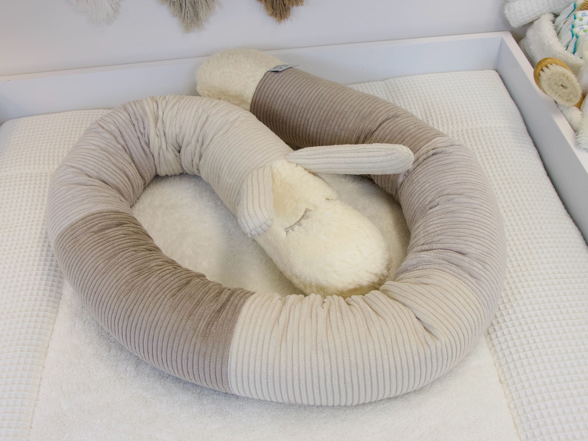 Detailansicht Cordrippen-Struktur in Beige und Sand