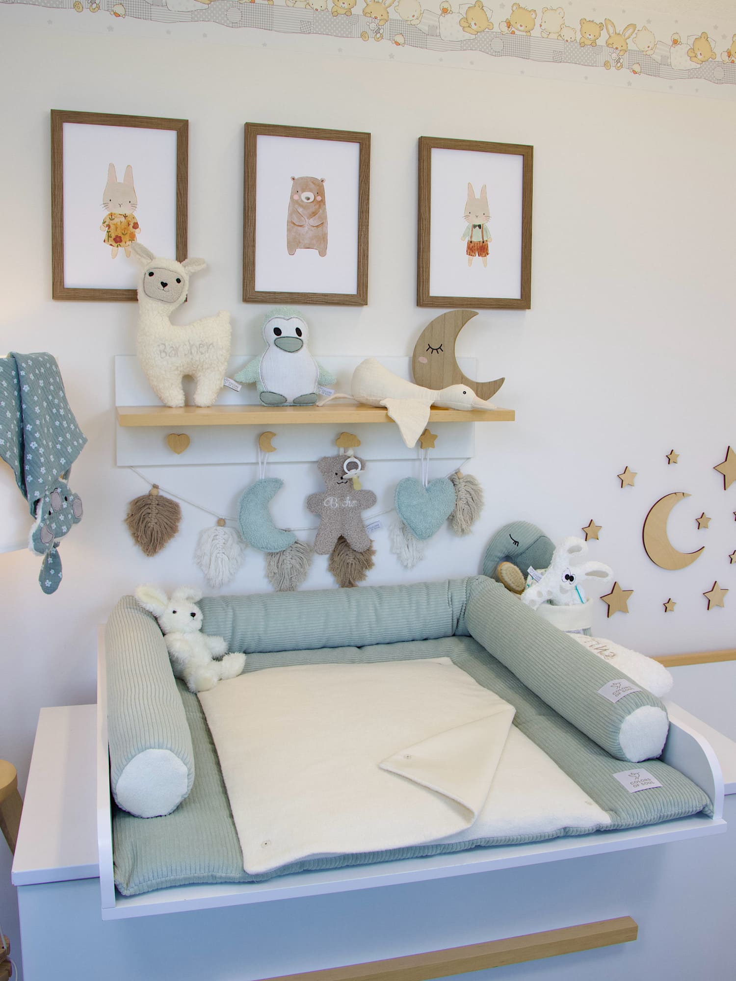 Babynest mit geschlossener Umrandung und weichem Baumwollfleece