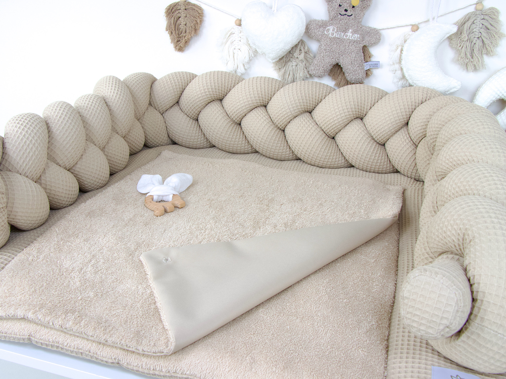 Handgefertigte Wickelauflage in Beige aus Waffelpique und Frottee – natürlich, weich und pflegeleicht