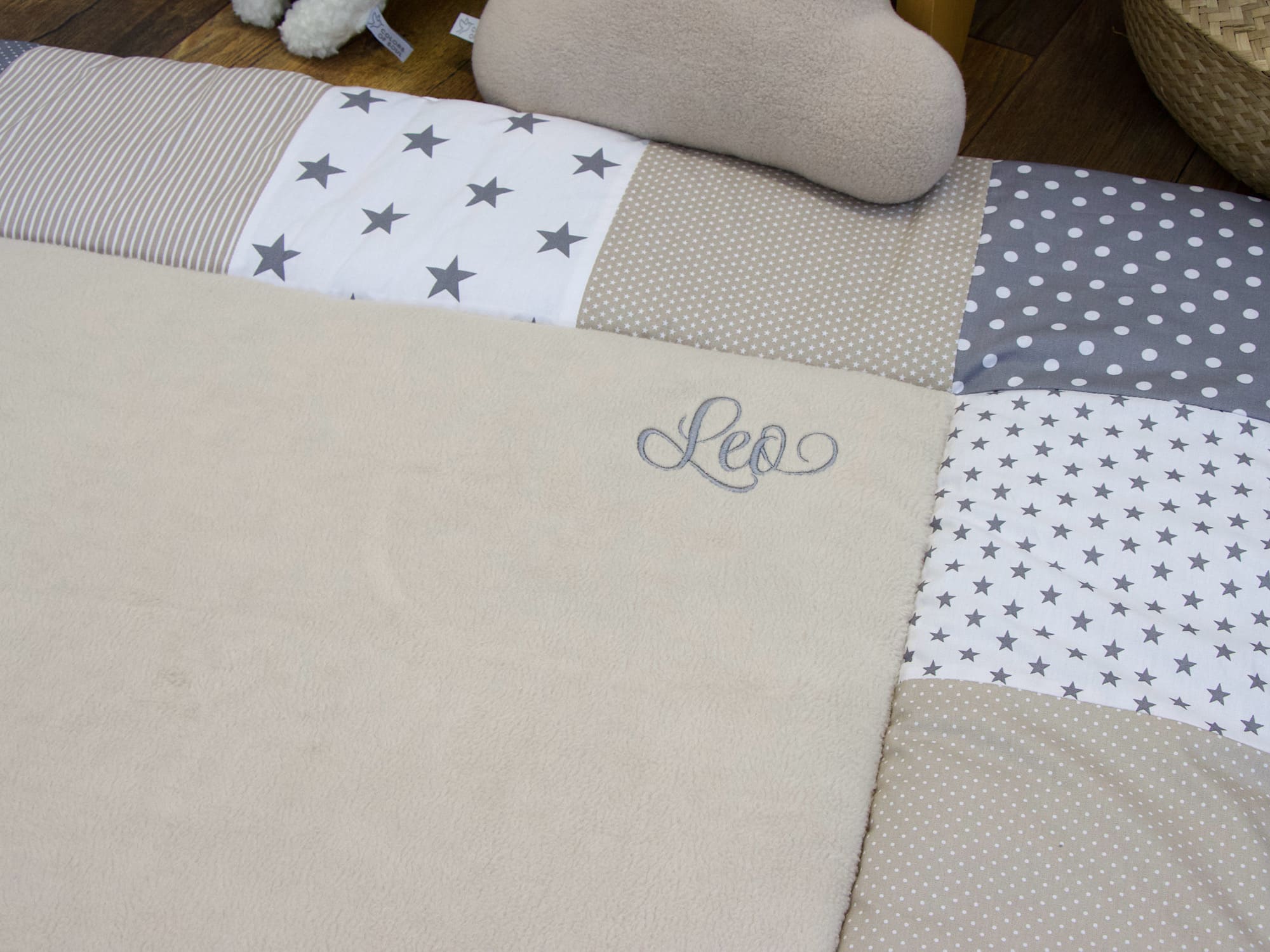 Krabbeldecke mit Namen und Datum - Elefant mit Luftballon / beige