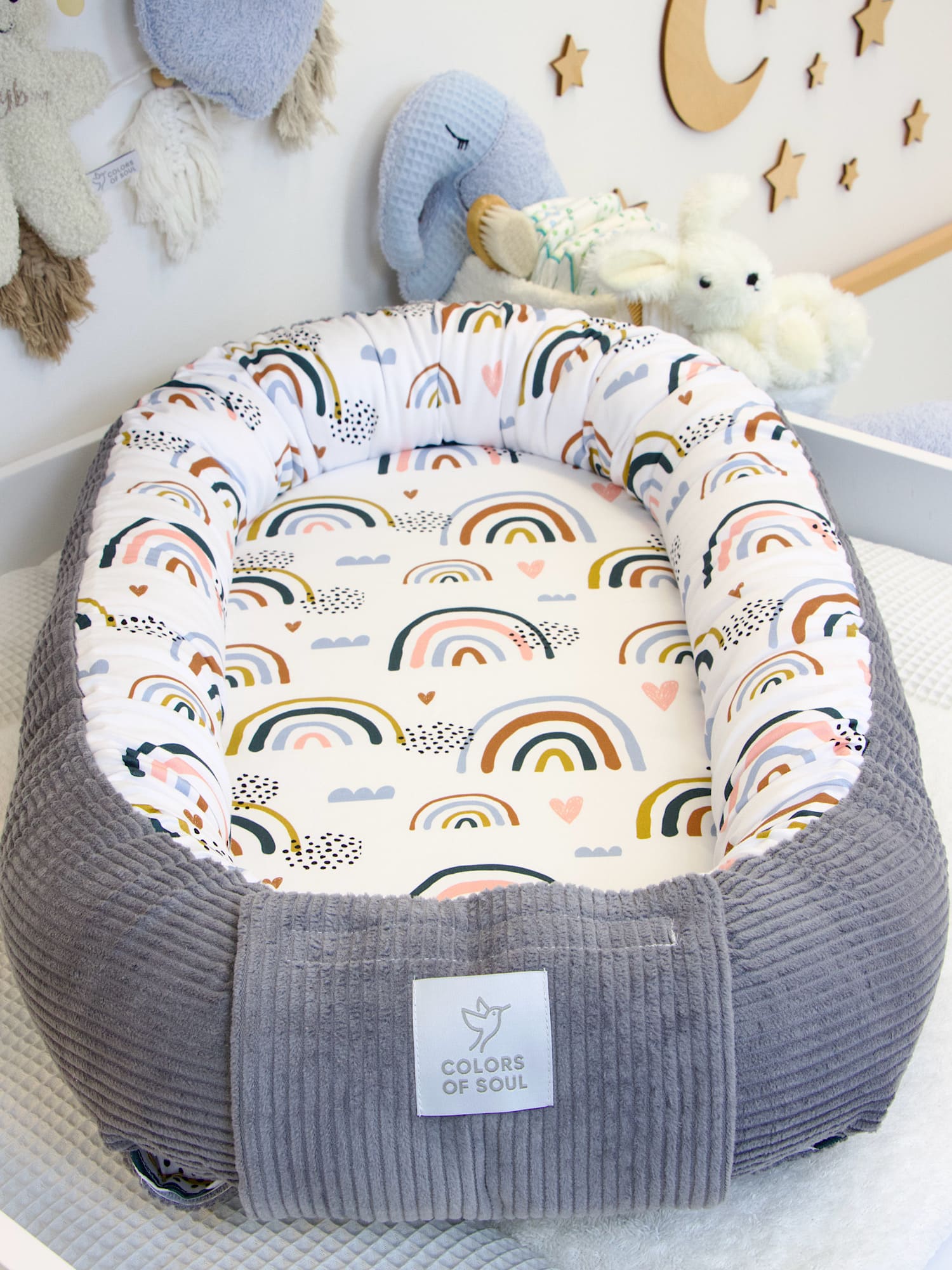 Babynestchen - Regenbogen und Herzen / Cord grau