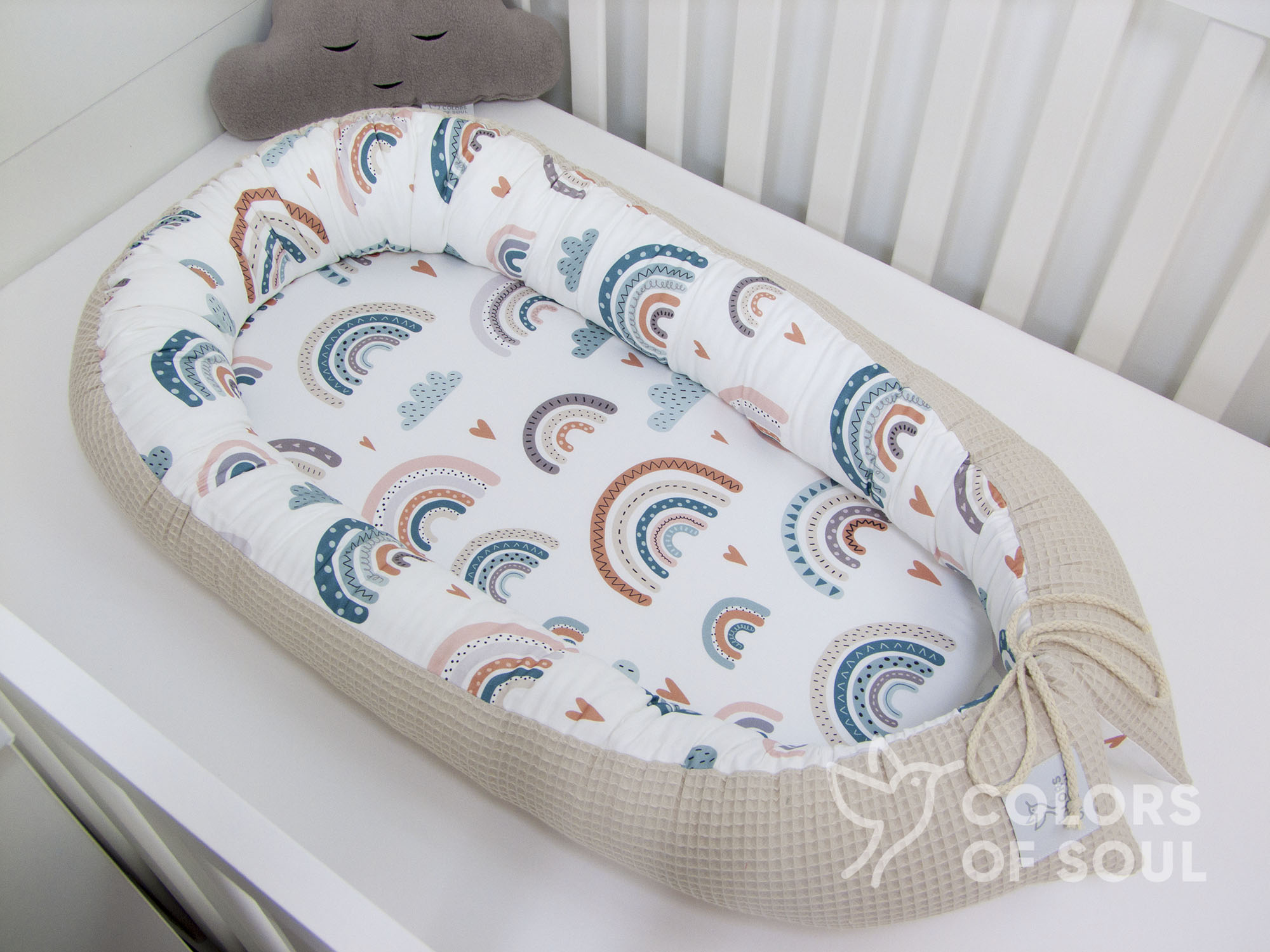 Babynest - pastell Regenbogen und Herzen / Waffelpique natur