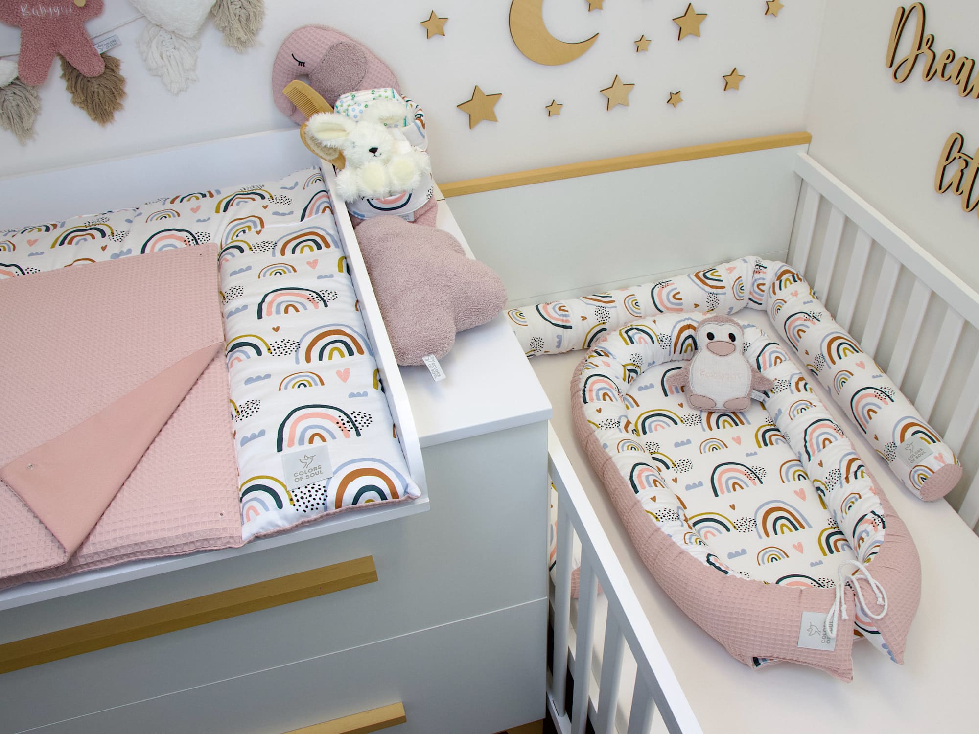 3-er SET - Wickelauflage, Bettschlange, Babynestchen - Regenbogen und Herzen / Waffelpique altrosa