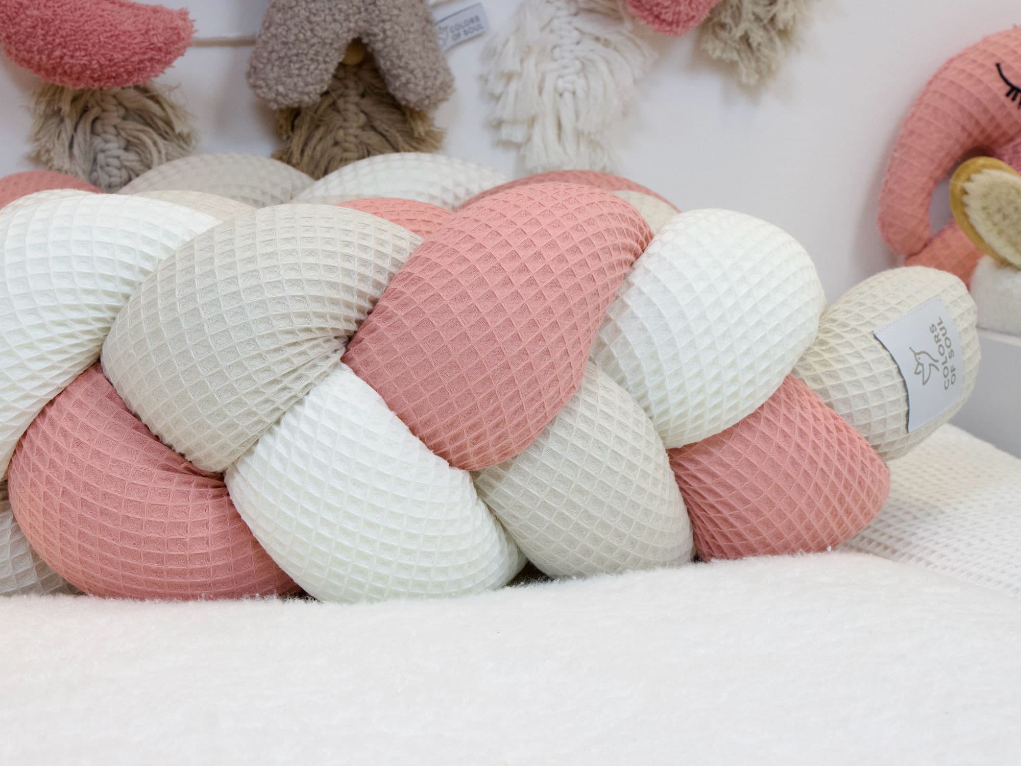 Handgefertigte geflochtene Bettschlange – Waffelpique creme, hellbeige, blush
