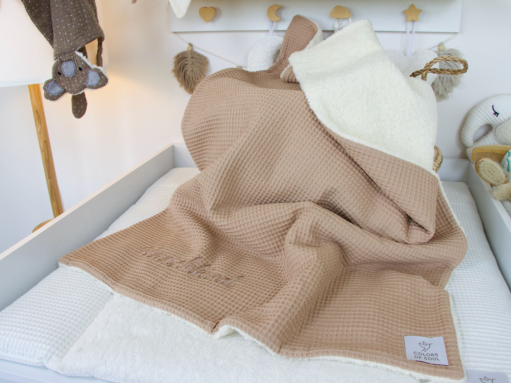 Personalisierte Babydecke, weich – Waffelpique camel / Teddyplüsch creme – liebevoll handgenäht