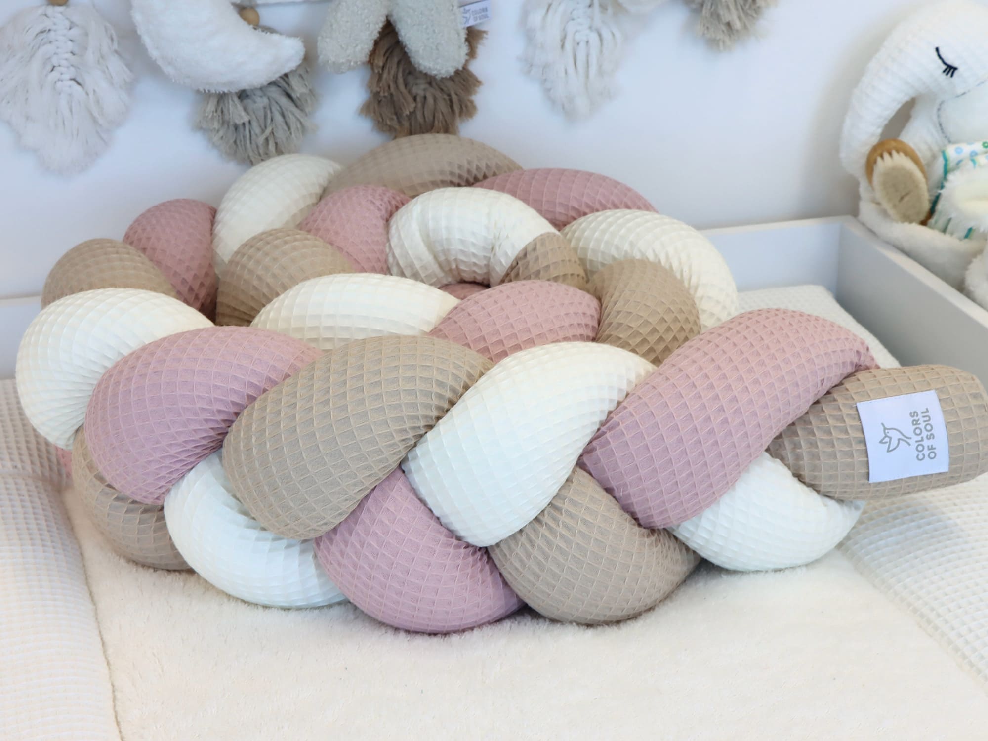 Bettschlange geflochten aus Waffelpique Altrosa Beige Creme als weiche Bettumrandung