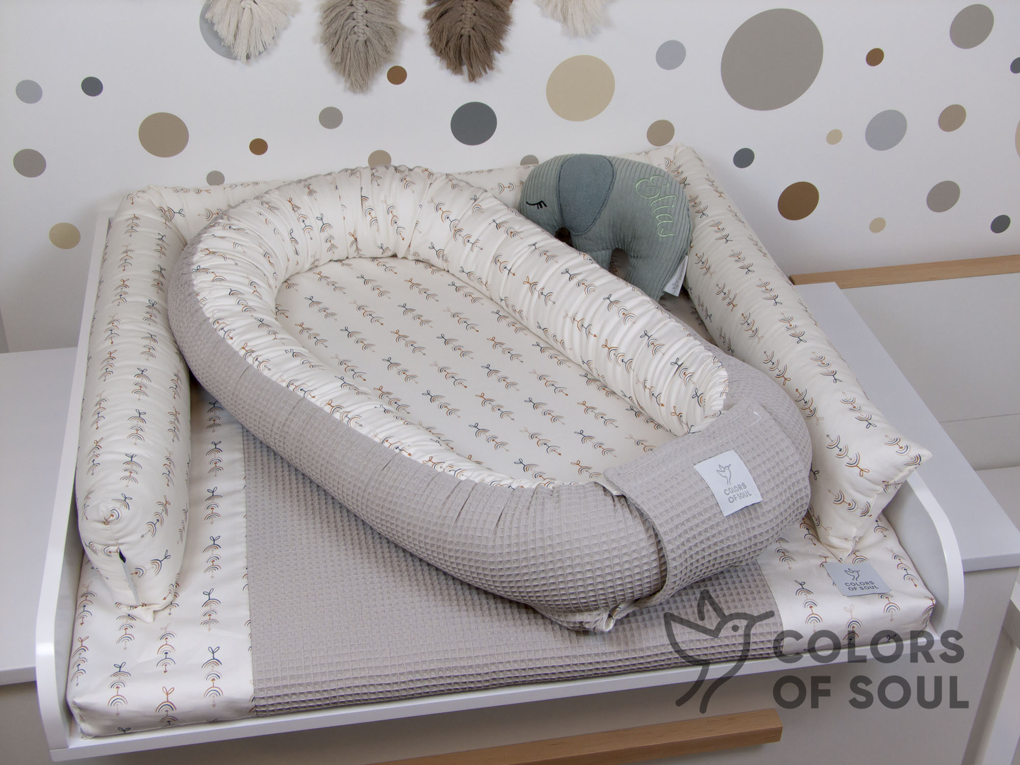 3-er SET - Wickelauflage mit Inlett, Babynest, Bettschlange - Mobile Regenbogen / Waffelpique beige