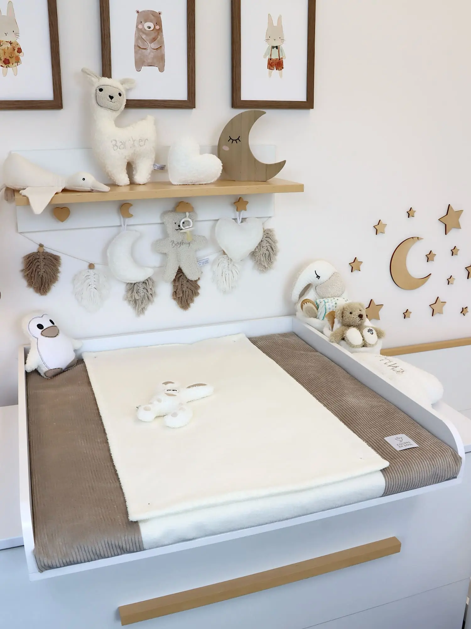 Weiche Wickelauflage aus Cord Beige mit cremefarbener Liegefläche