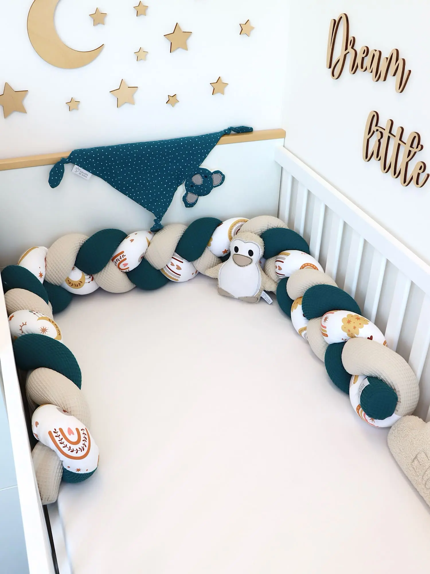 Handgemachte Bettschlange Baby Boho Regenbogen mit Petrol Waffelpique und Naturton