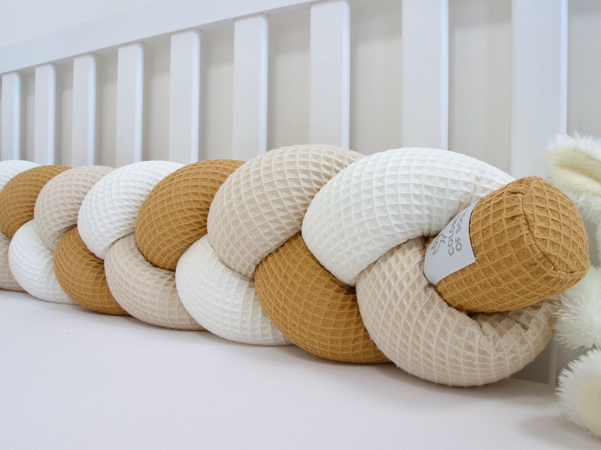 Geflochtene Bettschlange: Waffelpique creme, light sand, karamell