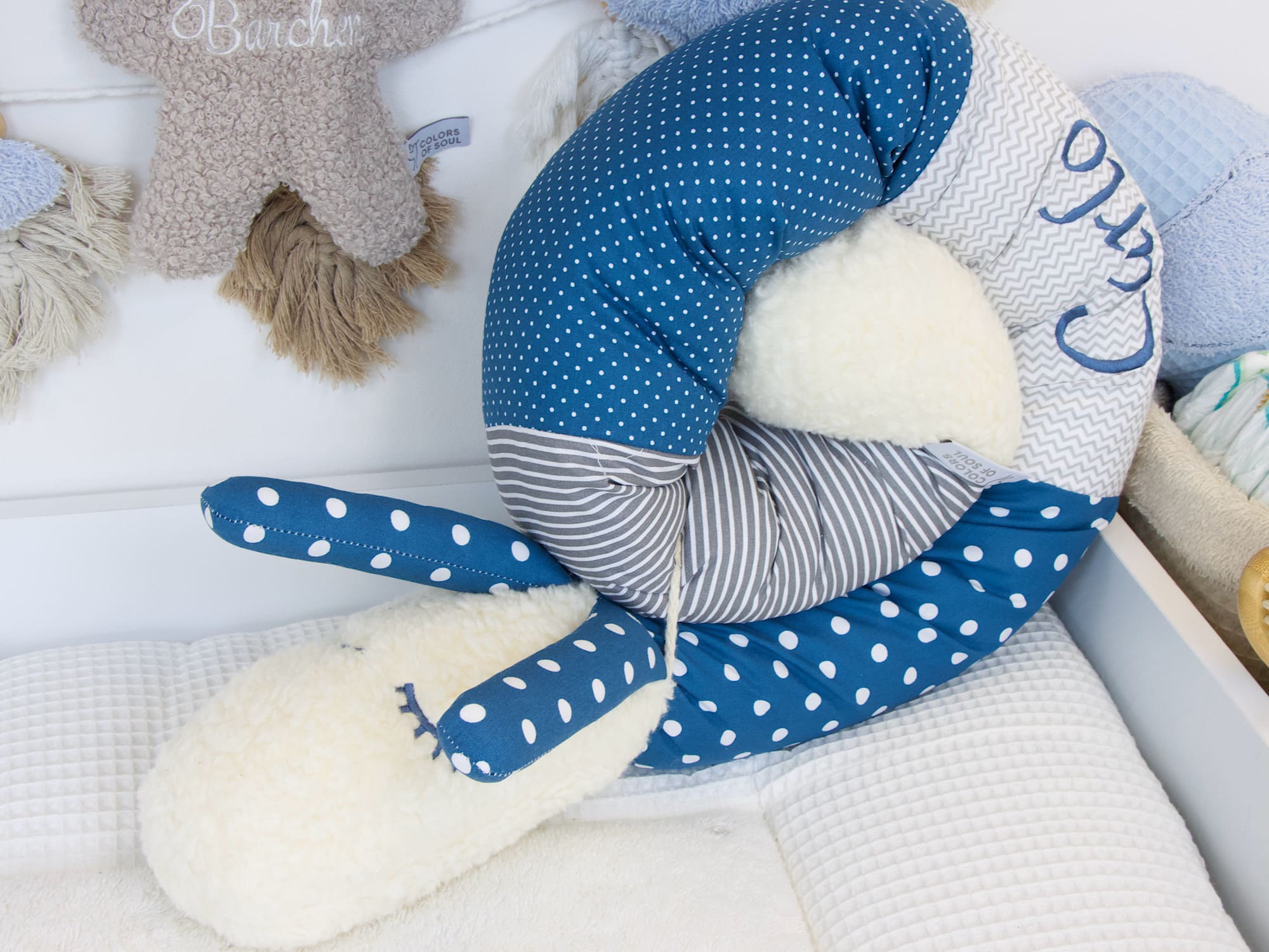 Puckschnecke Blau Grau mit grauen Streifenstoff und blauem Punktestoff – weich und gemütlich