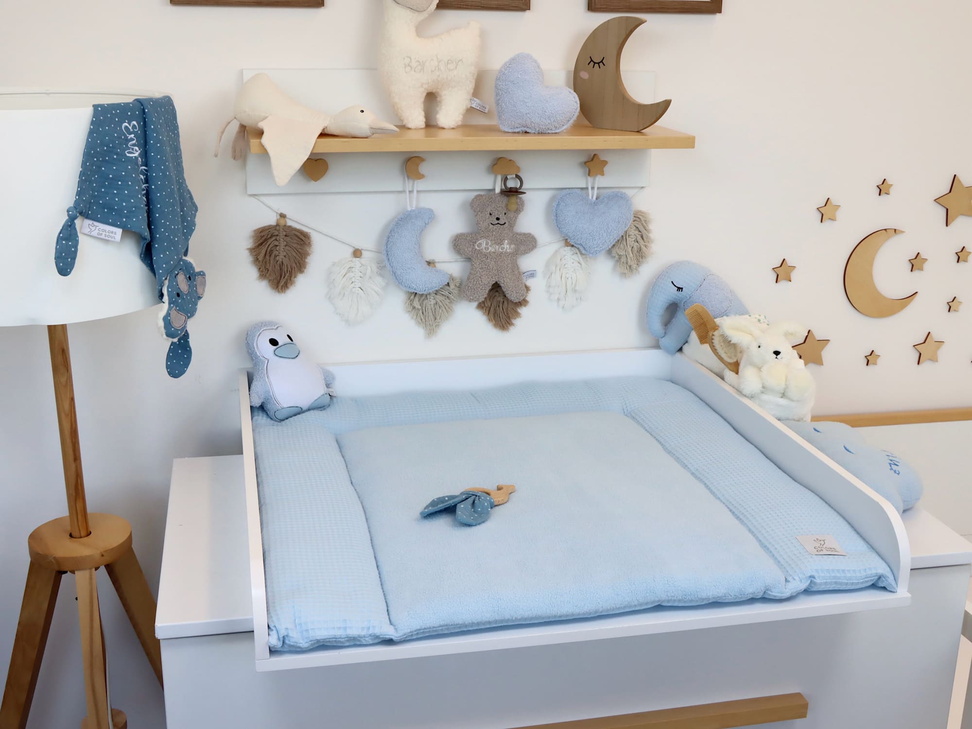Detailansicht Wickelauflage hellblau – Fleece-Liegefläche und Waffelpique-Rand mit Colors of Soul Label