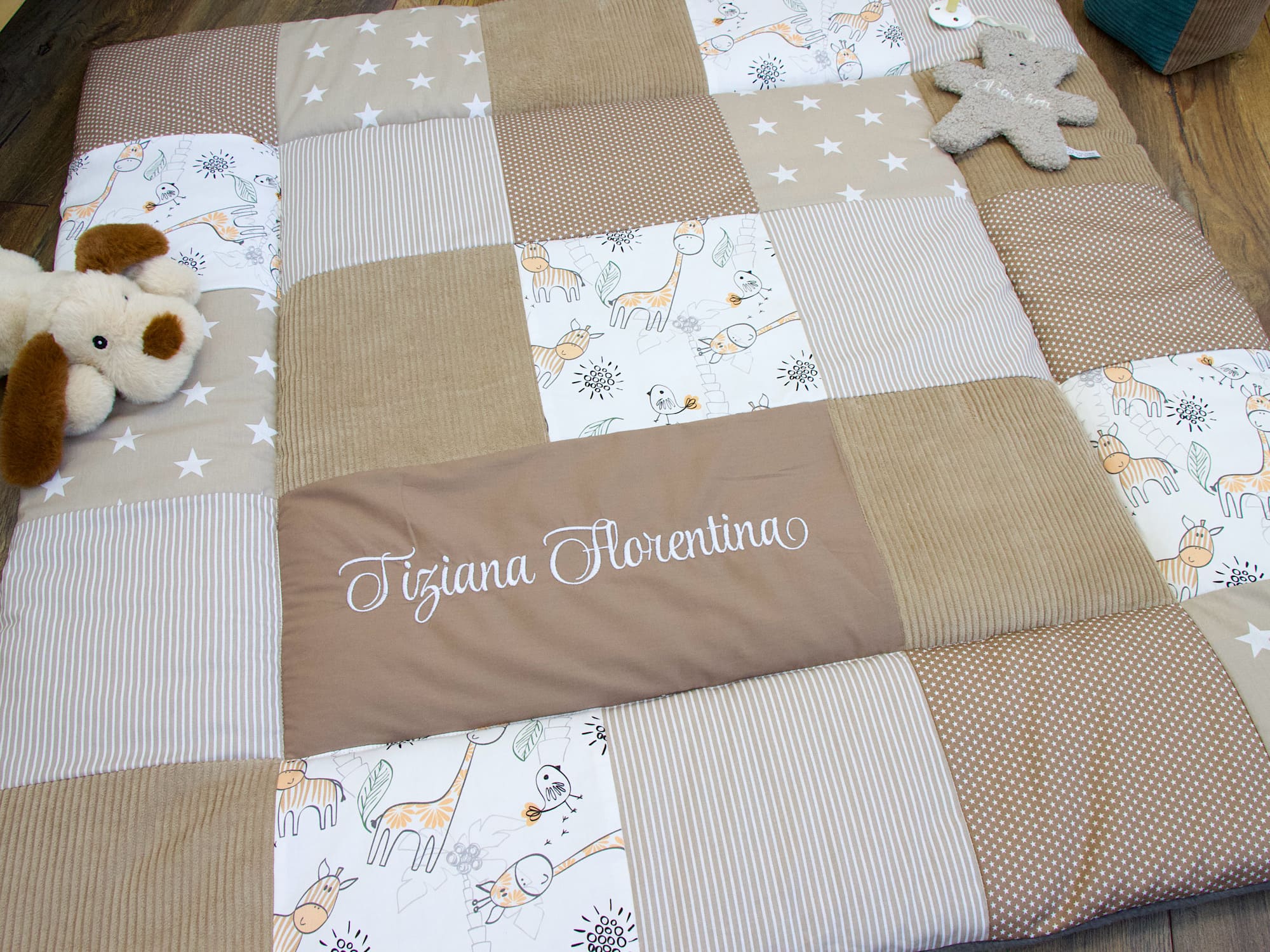Patchwork Krabbeldecke - Giraffe und Zebra / Kord camel / sand, taupe
