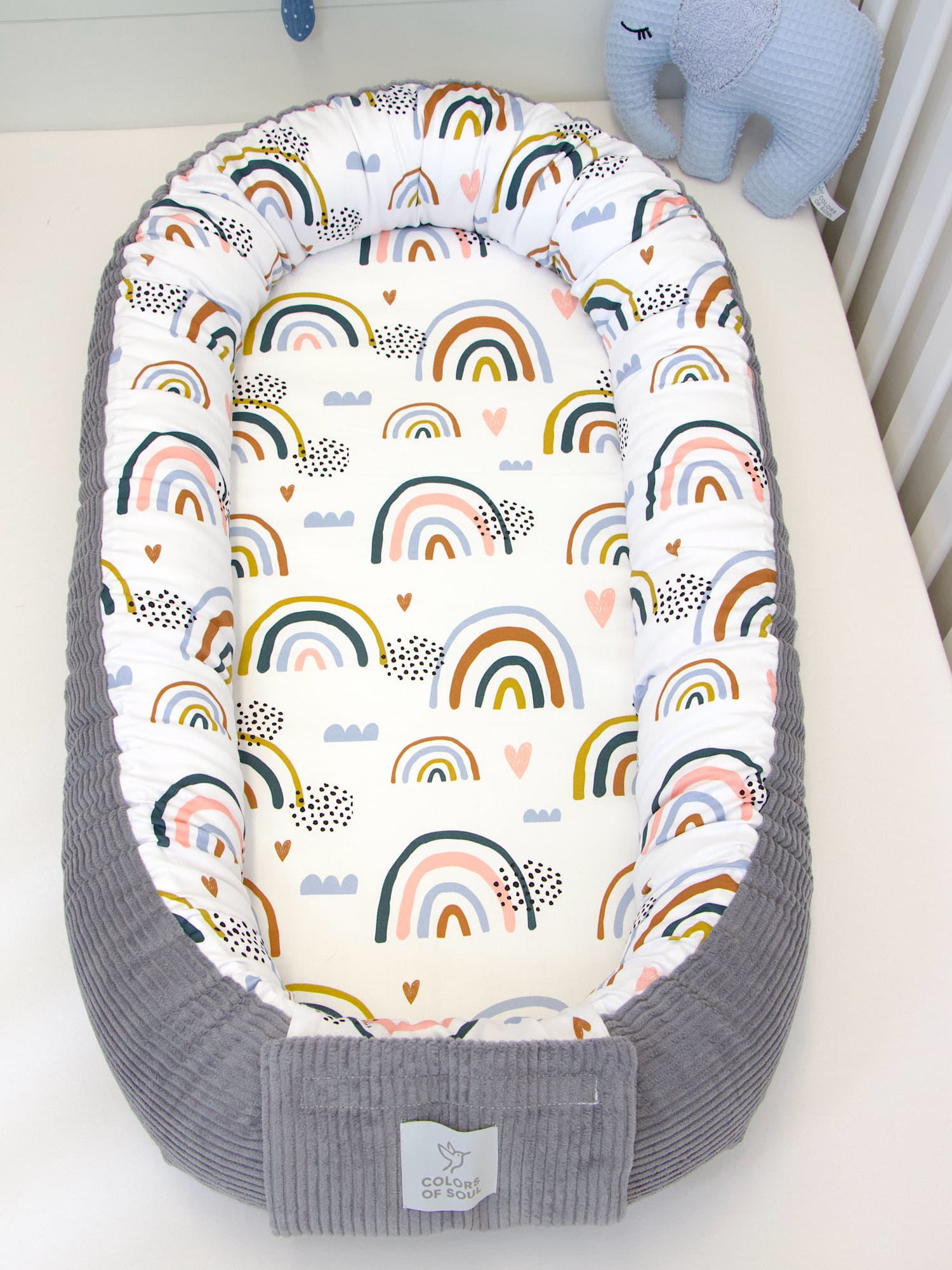 Babynestchen - Regenbogen und Herzen / Cord grau