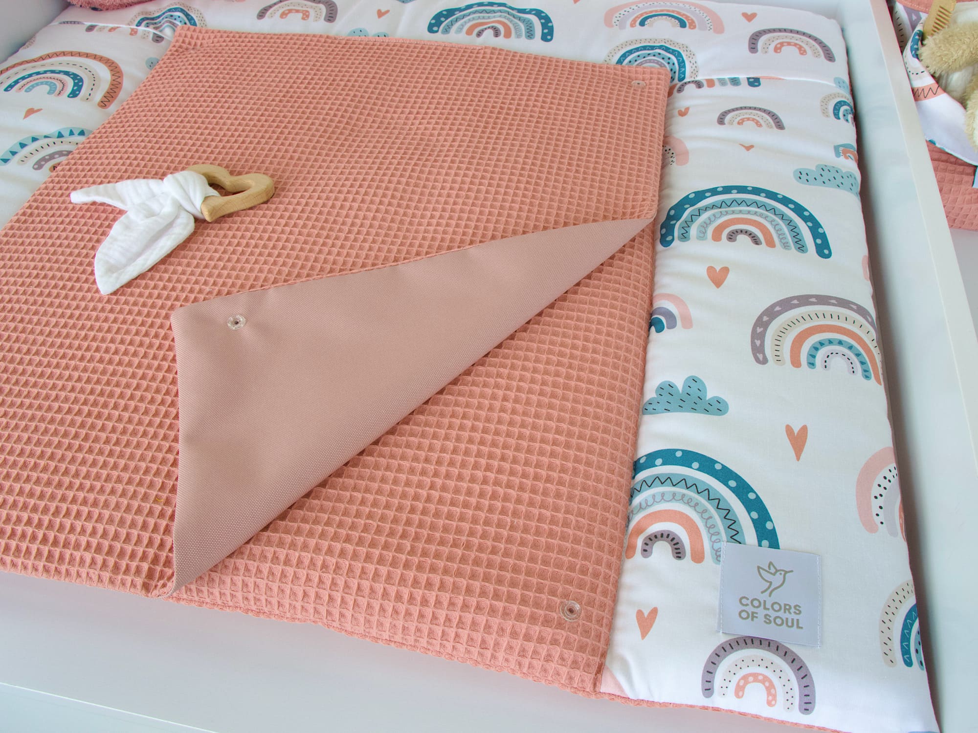 2-er SET - Wickelauflage und Babynestchen - pastell Regenbogen und Herzen / Waffelpique blush