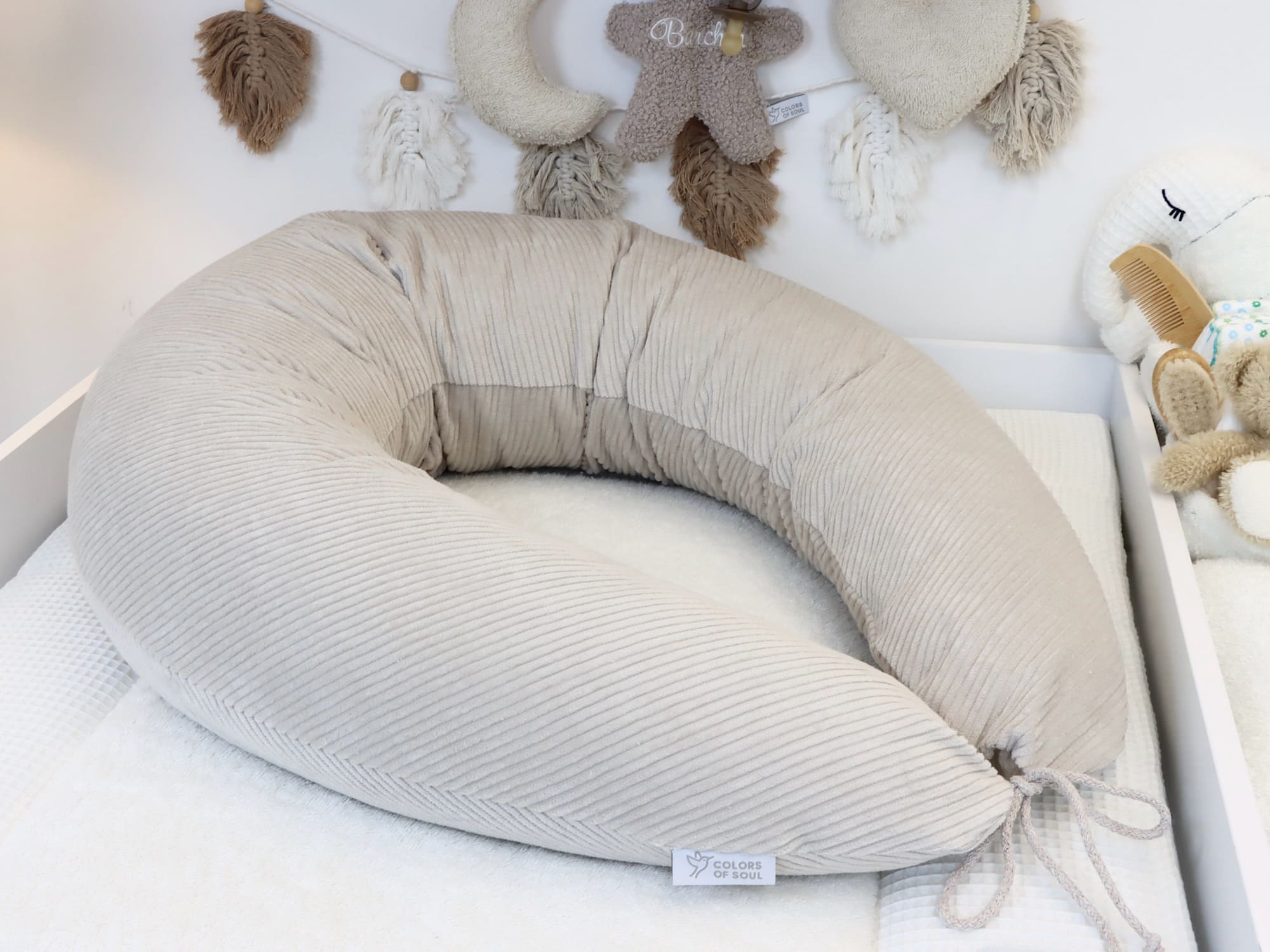 Stillkissen XXL Cord Hellbeige und Stillkissen Cord Altrosa im Vergleich – handgemachte Designs von Colors of Soul