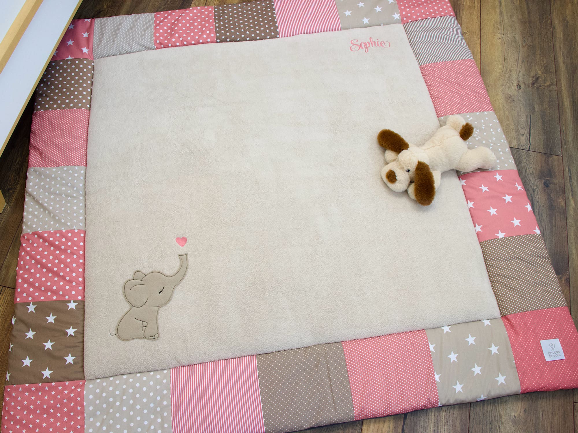 Patchwork Krabbeldecke Elefant – Detail Elefant Applikation mit kleinem Herz