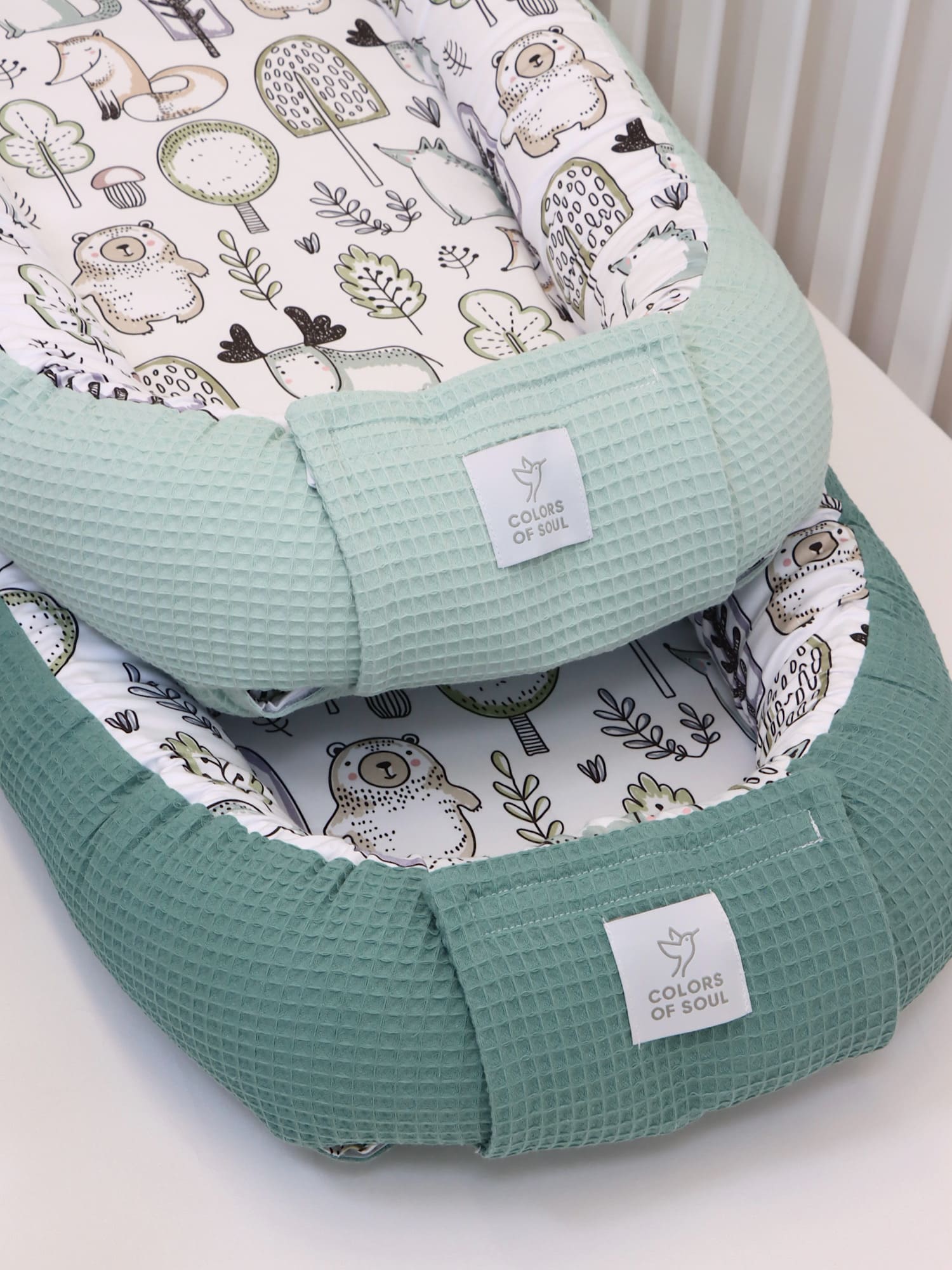 Babynestchen aus Baumwolle im skandinavischen Stil – Hellmint & Naturmotive