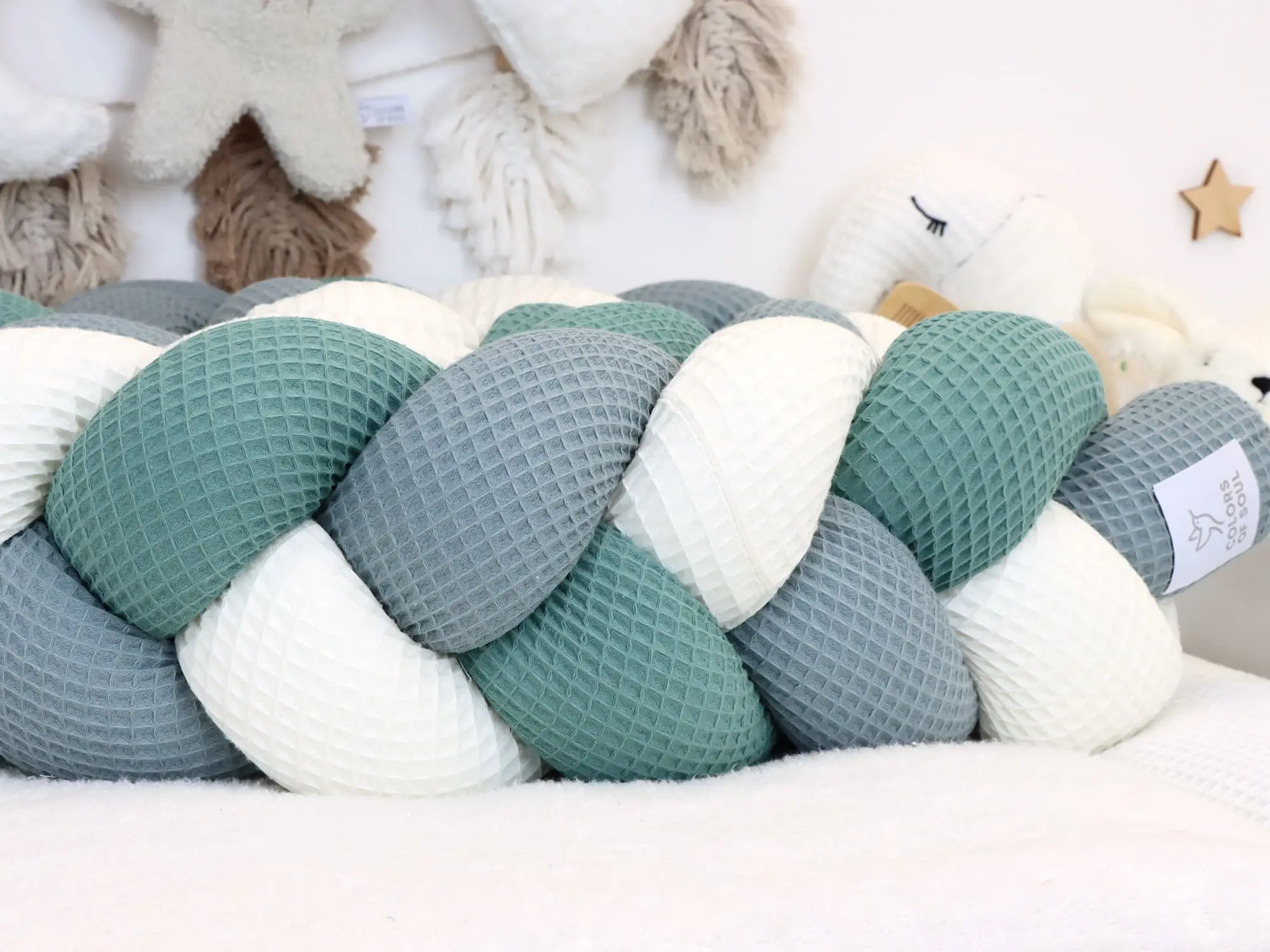 Handgemachte Bettschlange geflochten in Creme Altgrün und Dusty Altmint