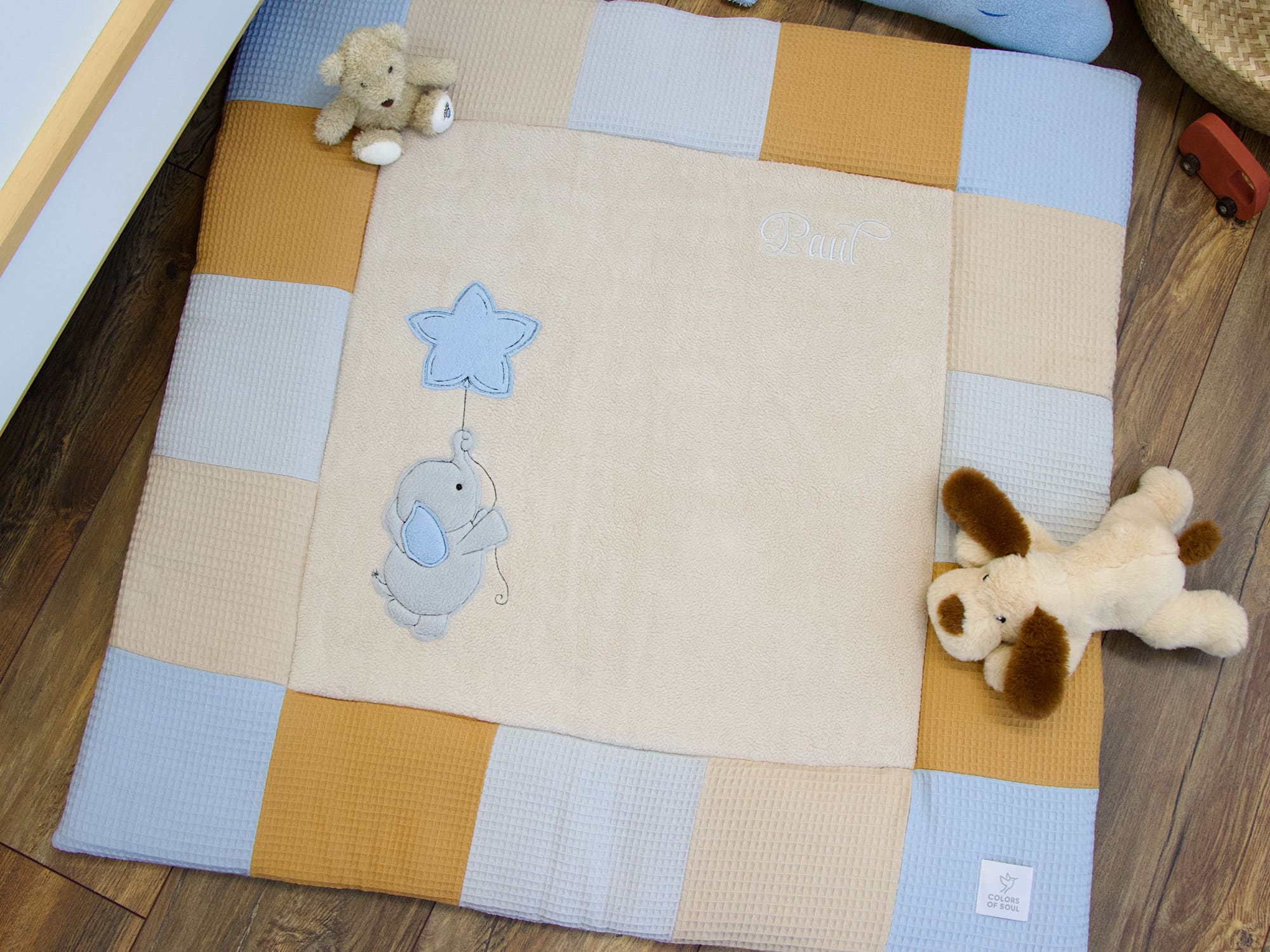 Große Patchwork Krabbeldecke Elefant mit Luftballon – gepolsterte Spielunterlage