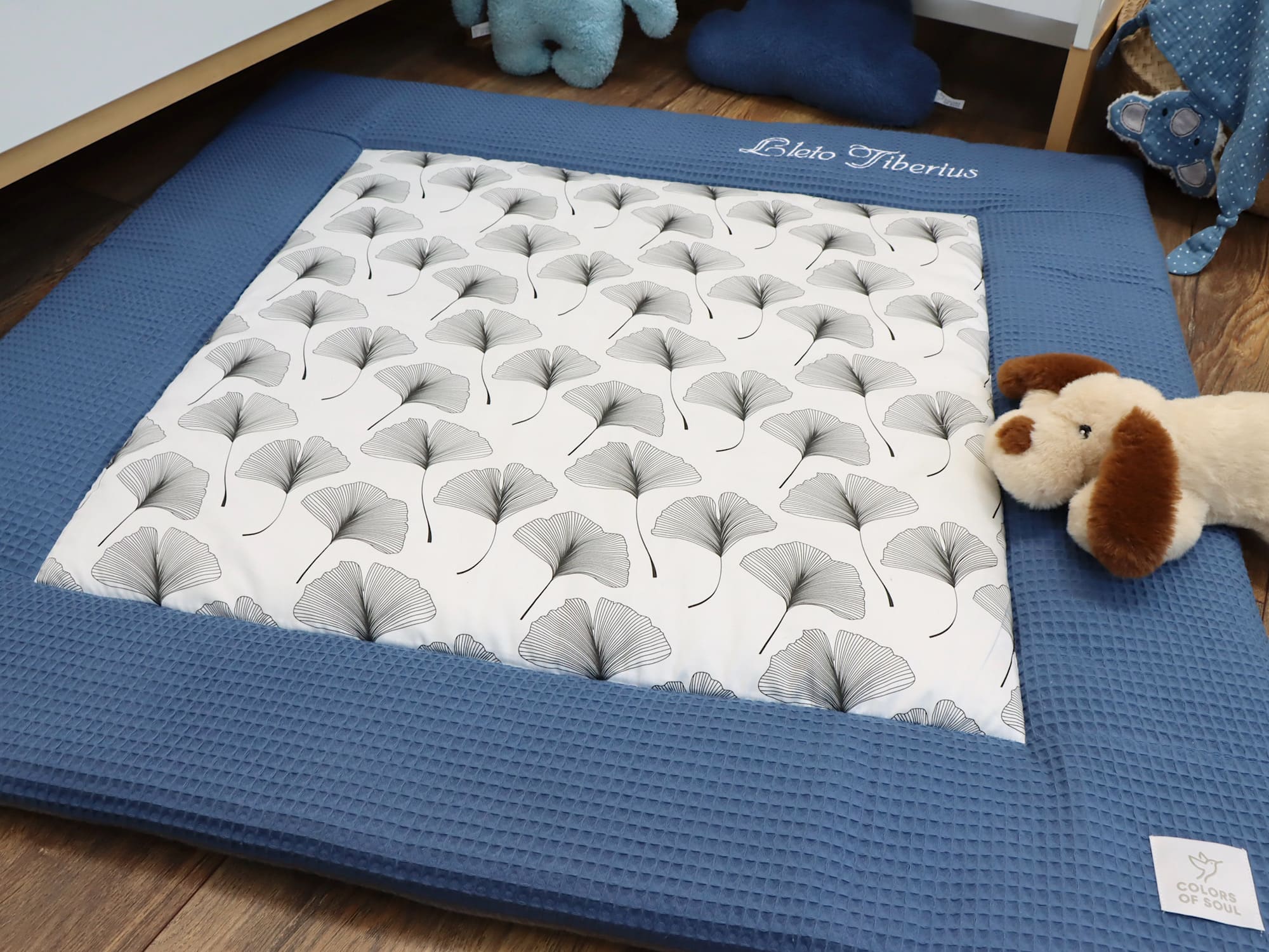 Baby Krabbeldecke Ginkgo Muster Baumwollsatin Nahaufnahme