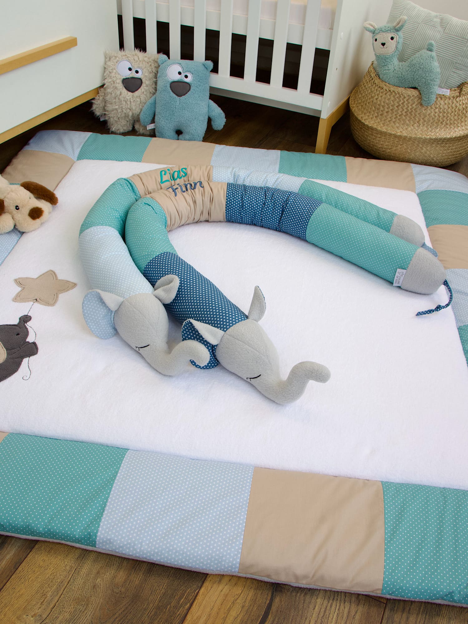 Personalisierte Krabbeldecke mit Elefant mit Luftballon / Baumwollfleece weiß